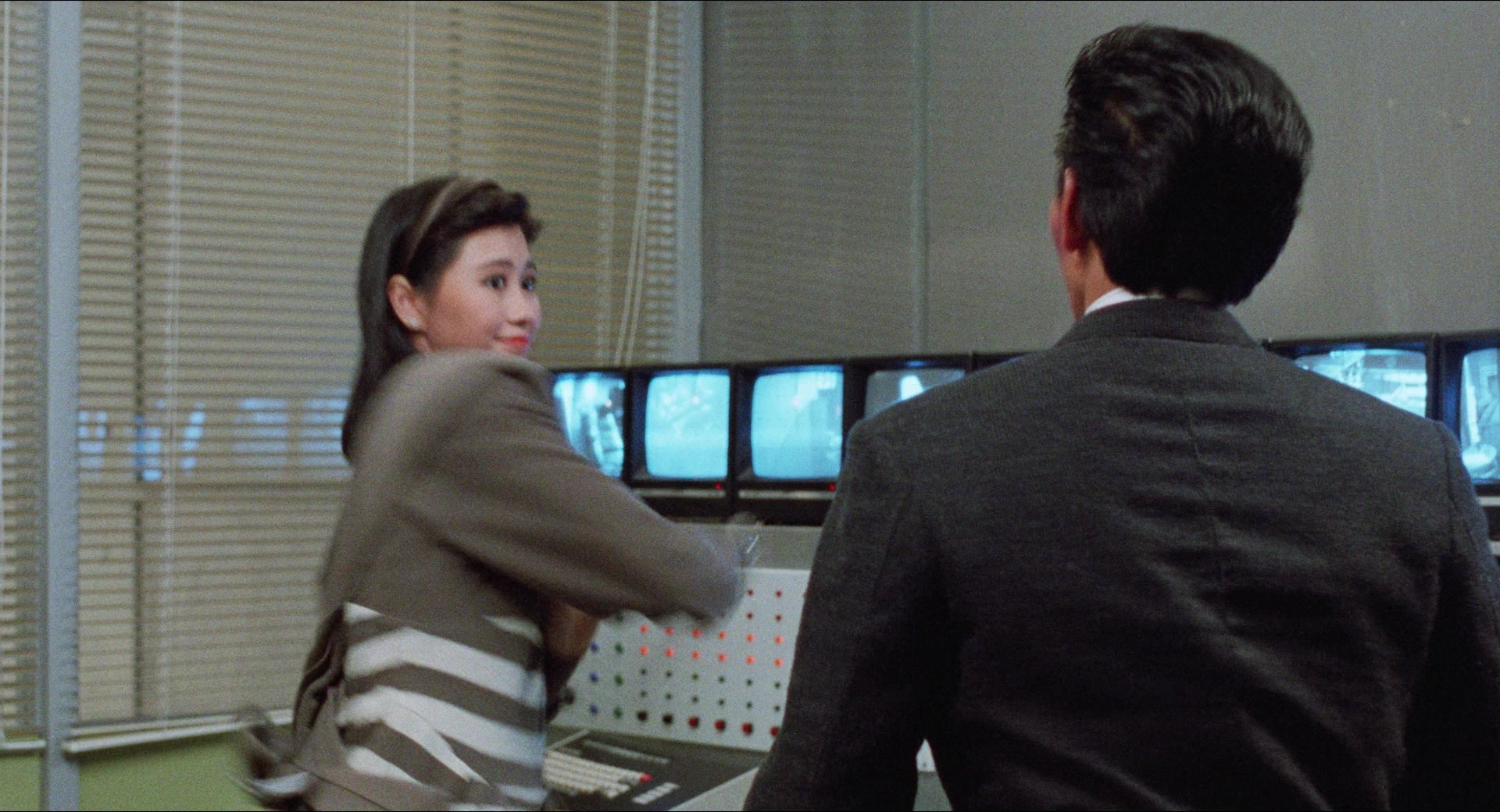Fei lung mang jeung (1988), wide, 1.85:1 — film still