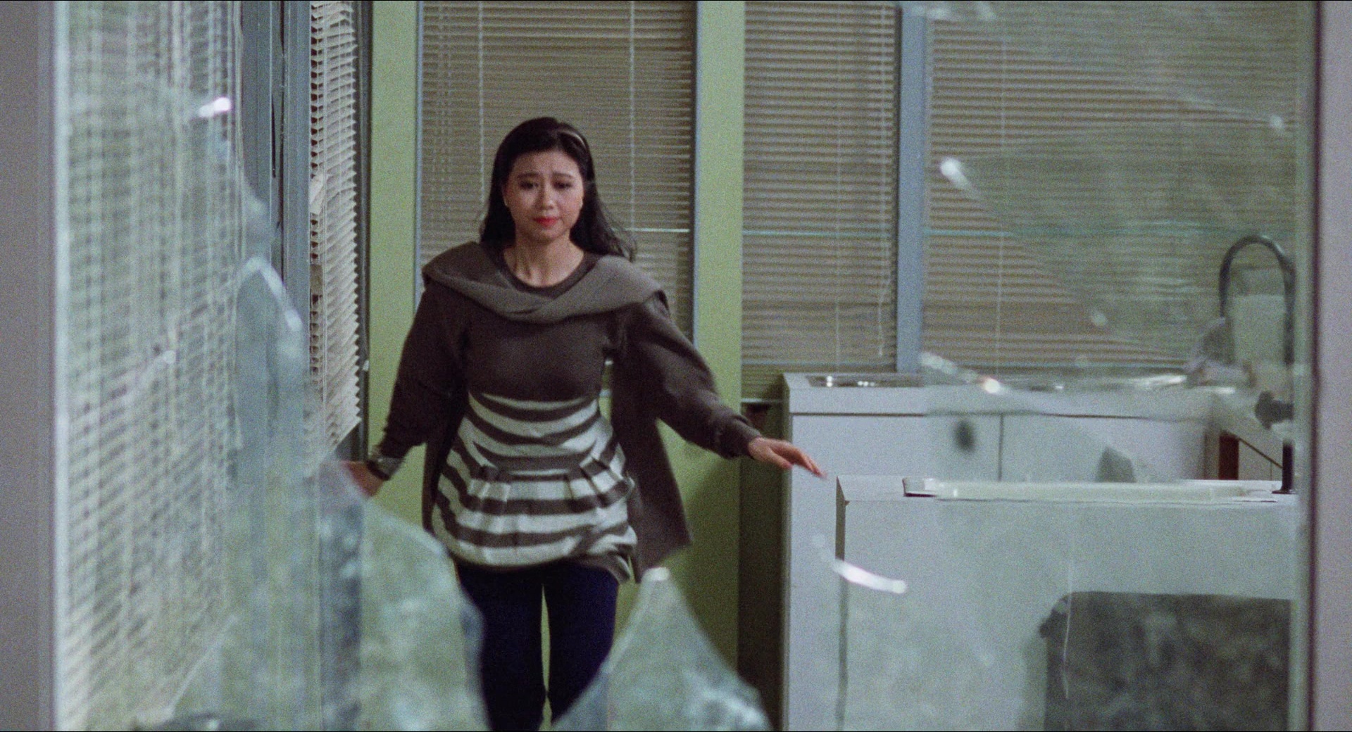 Fei lung mang jeung (1988), wide, 1.85:1 — film still