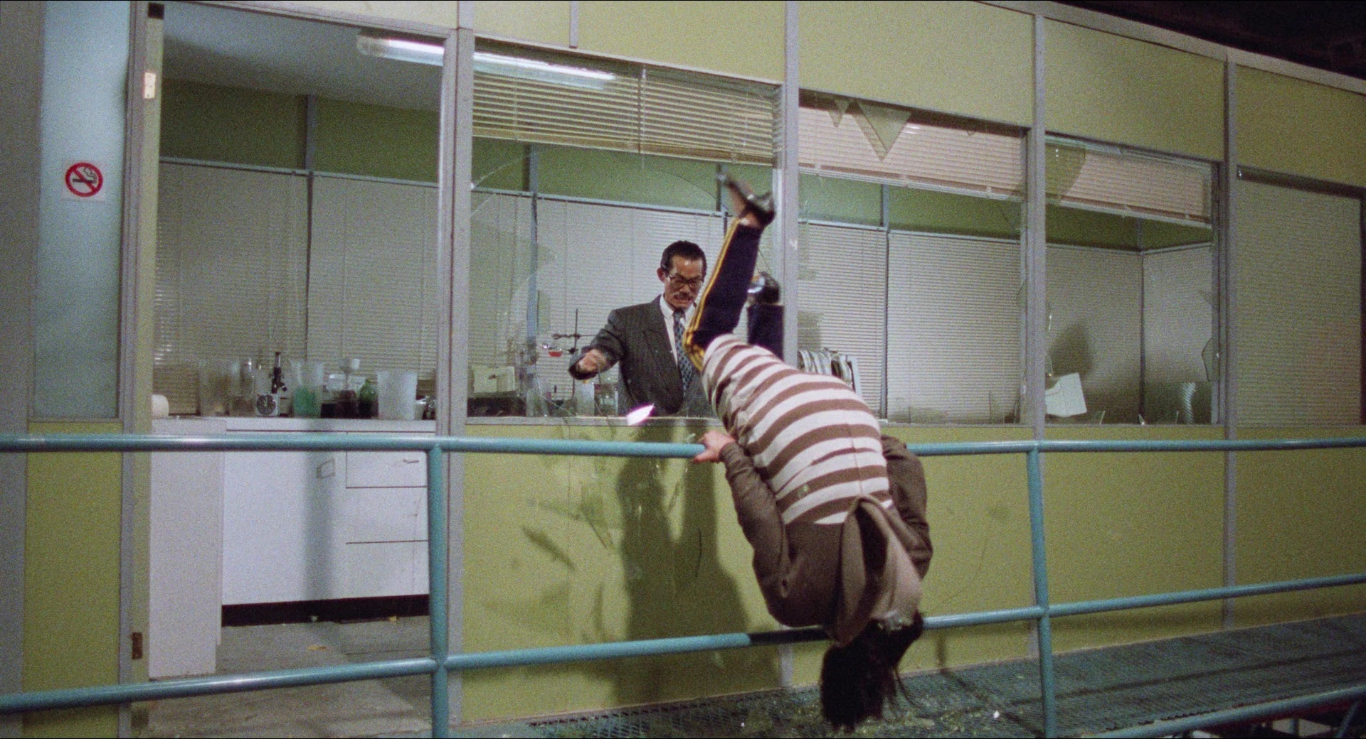 Fei lung mang jeung (1988), wide, 1.85:1 — film still