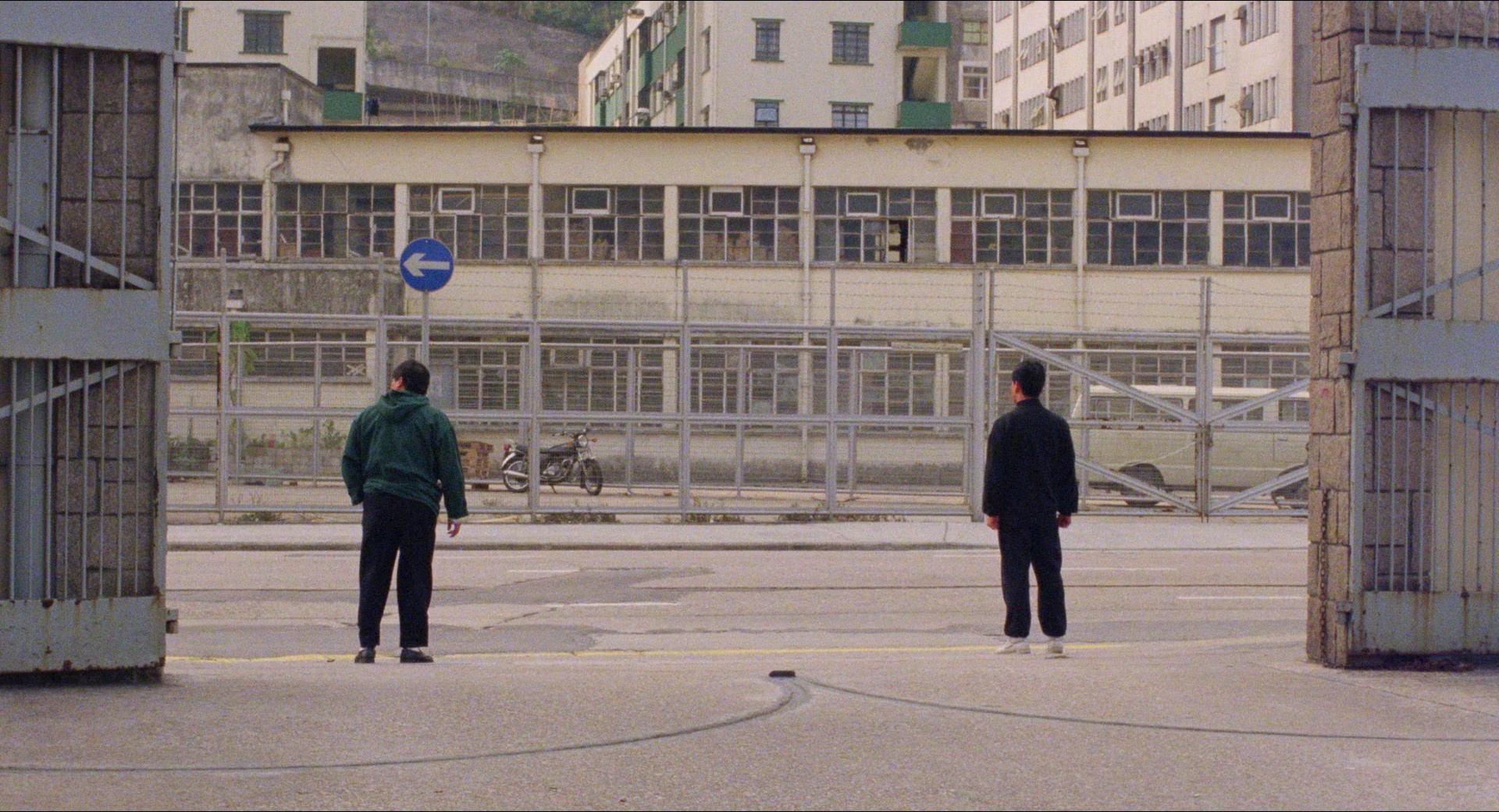 Fei lung mang jeung (1988), wide, 1.85:1 — film still