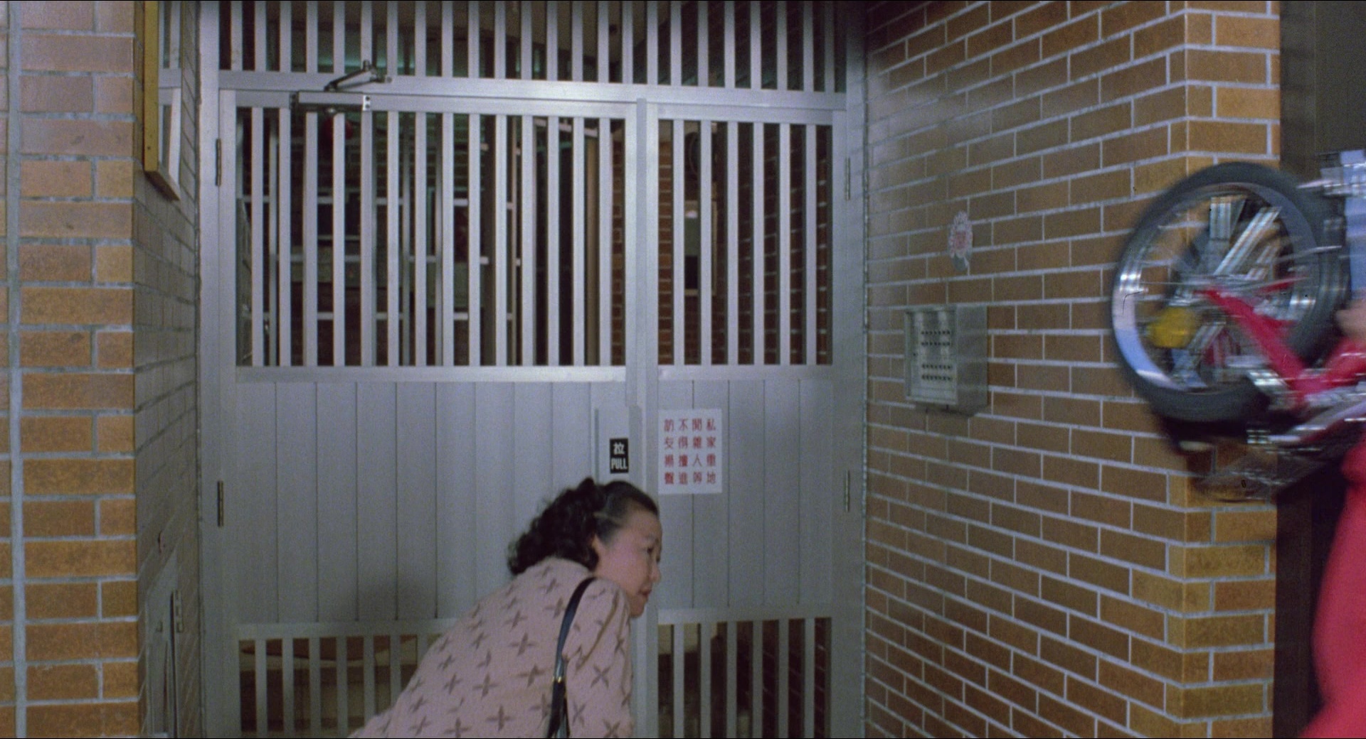 Fei lung mang jeung (1988), wide, 1.85:1 — film still