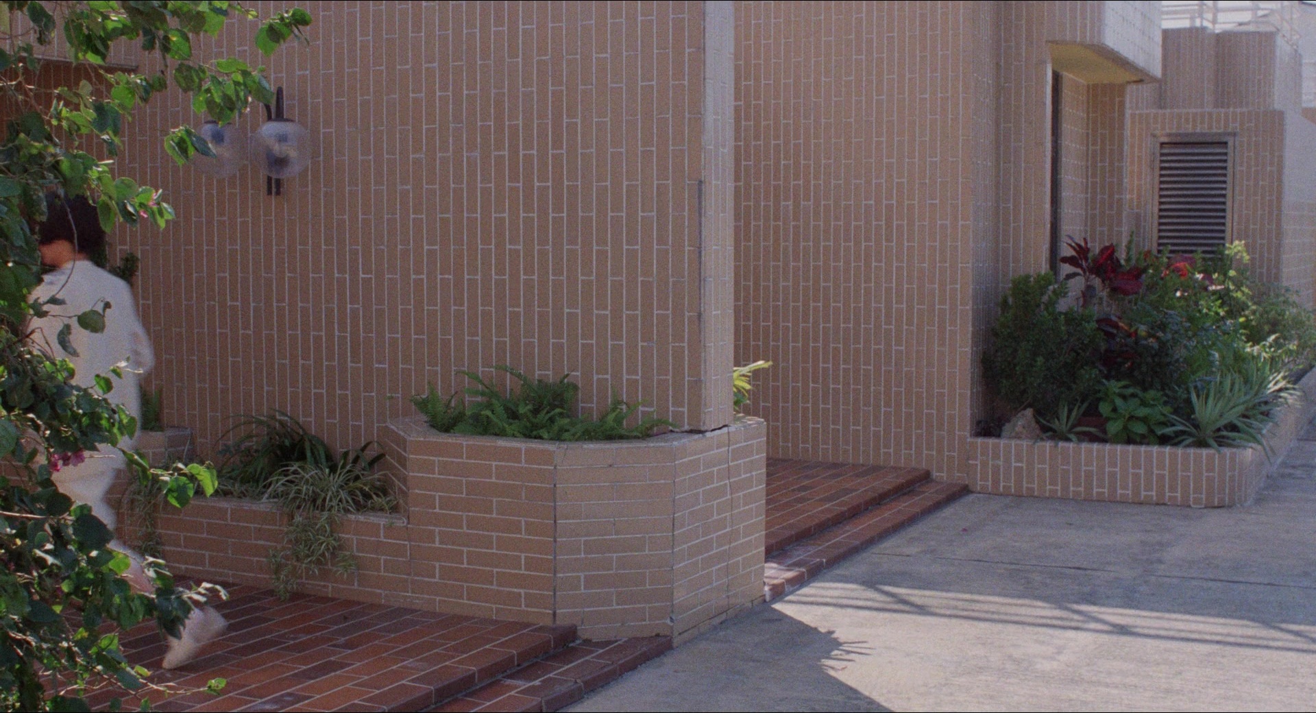 Fei lung mang jeung (1988), wide, 1.85:1 — film still