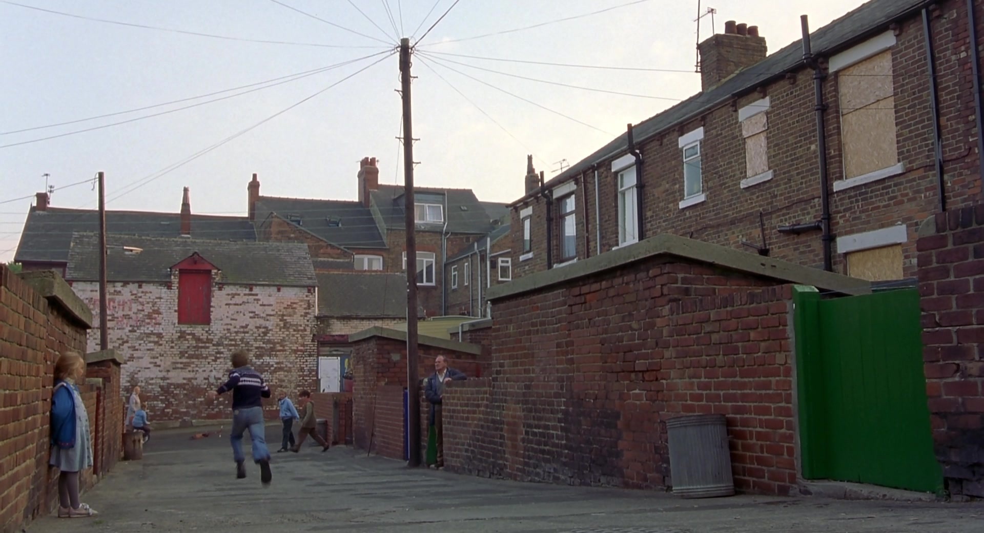 Billy Elliot (2000), wide, 1.85:1 — film still