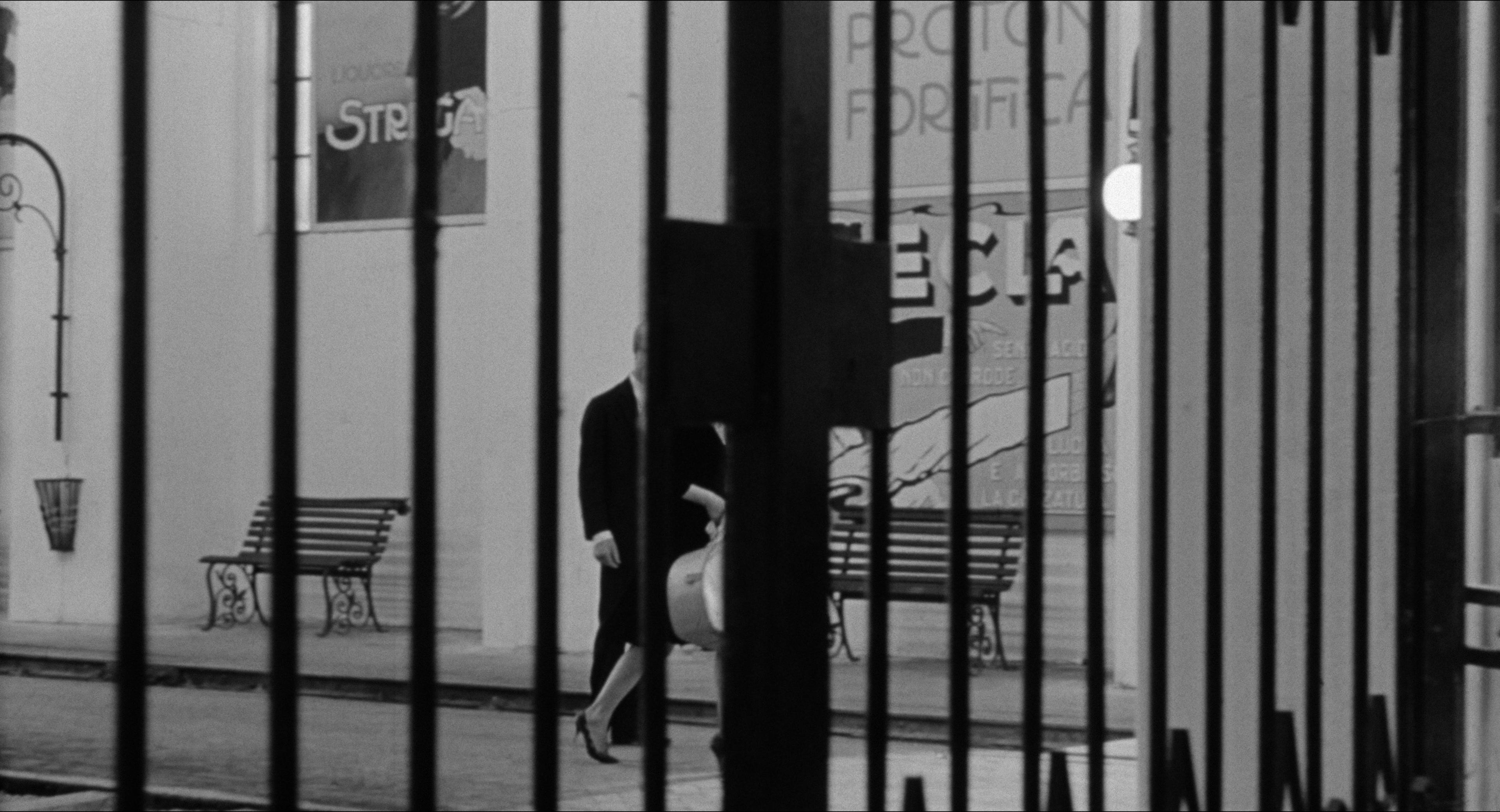 8 1/2 (1963), wide, 1.85:1 — film still