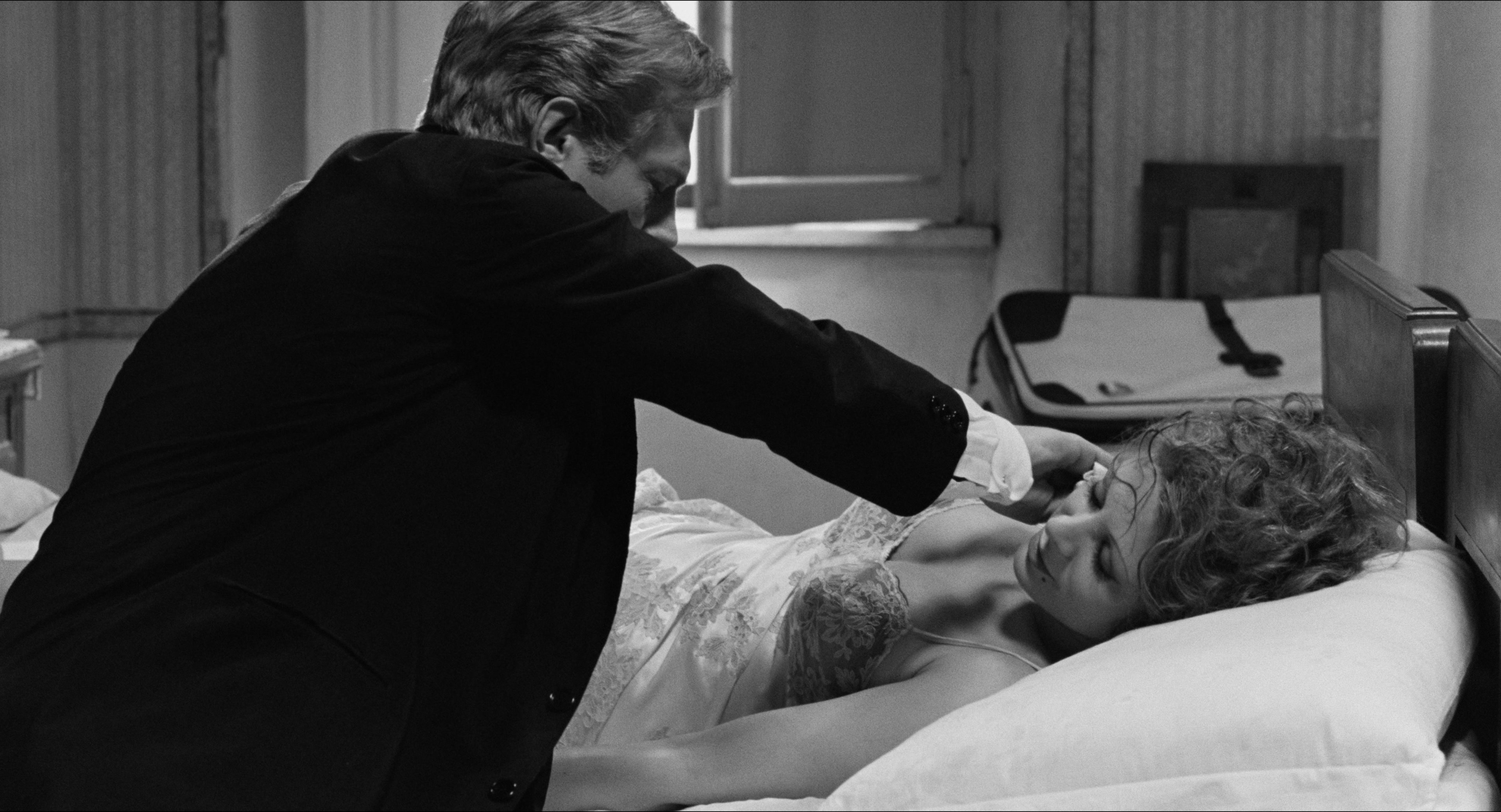 8 1/2 (1963), wide, 1.85:1 — film still