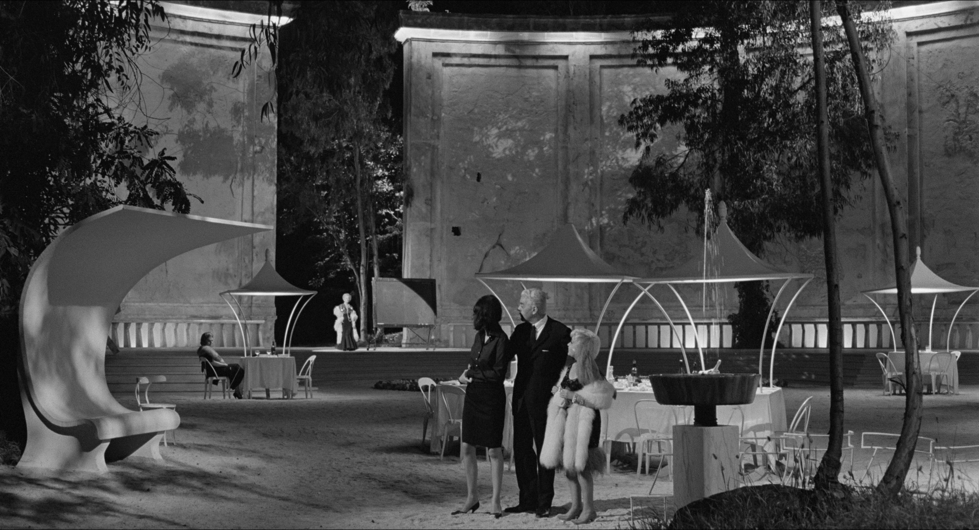 8 1/2 (1963), wide, 1.85:1 — film still