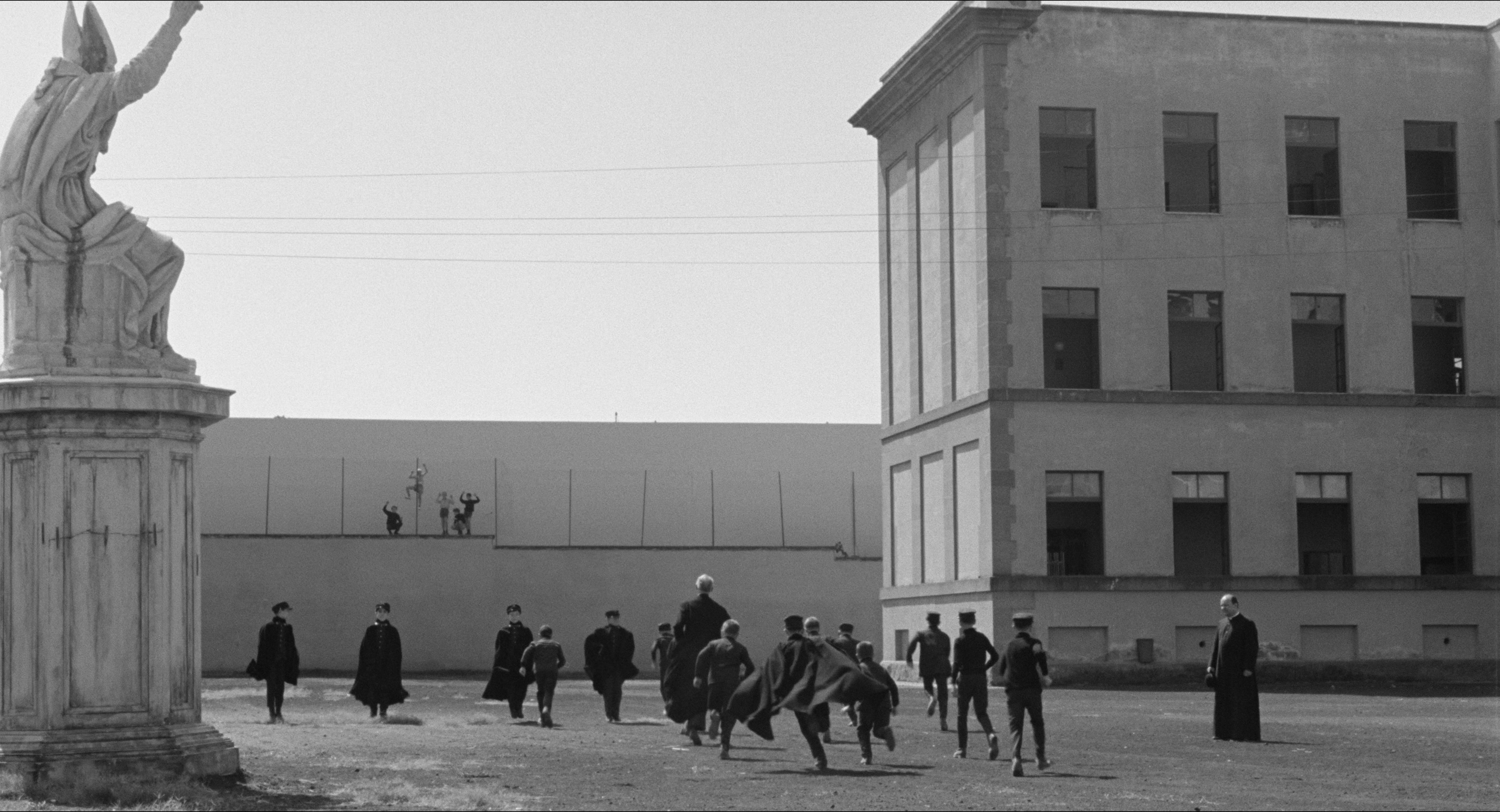 8 1/2 (1963), wide, 1.85:1 — film still