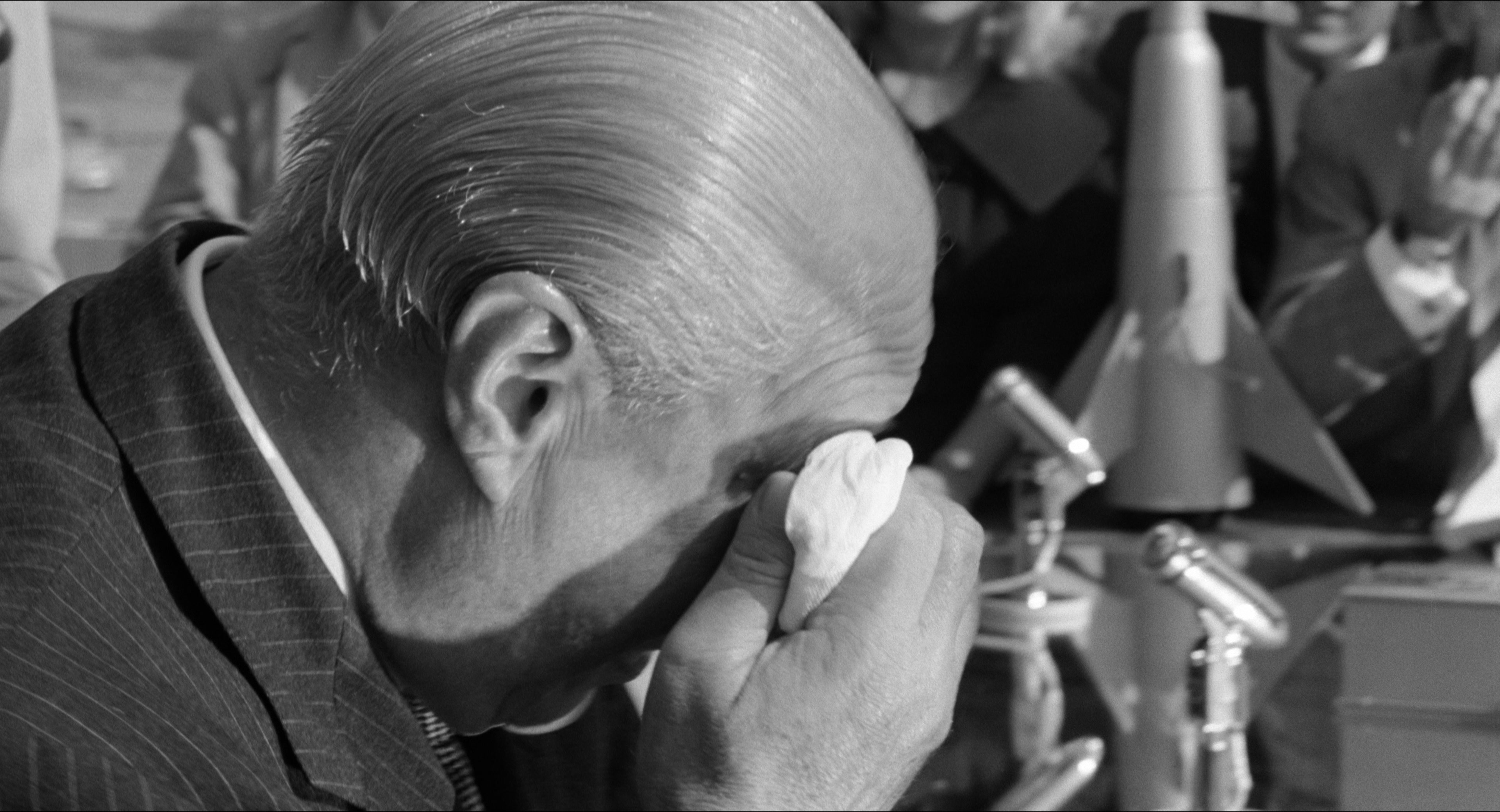 8 1/2 (1963), wide, 1.85:1 — film still
