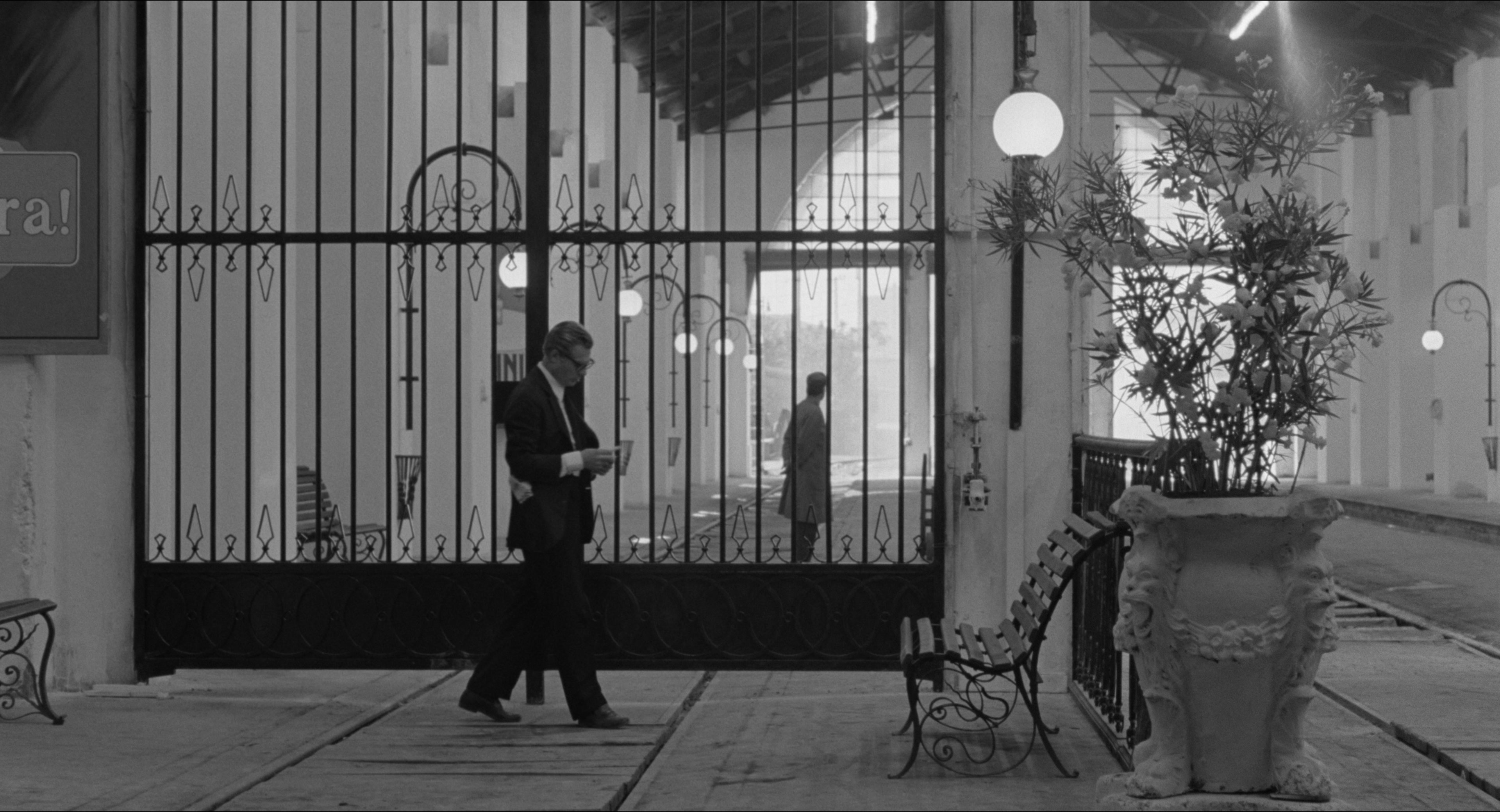8 1/2 (1963), wide, 1.85:1 — film still