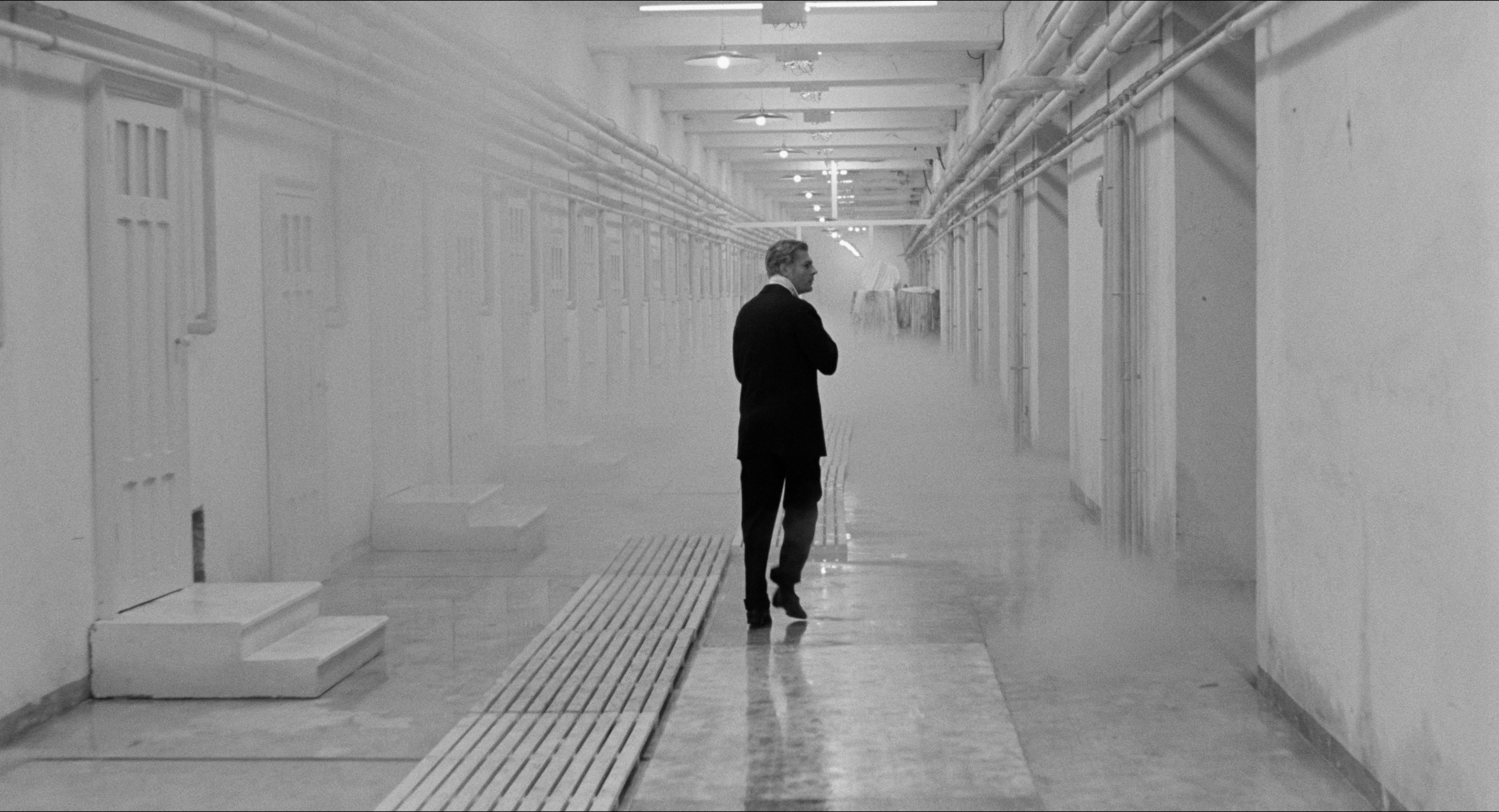 8 1/2 (1963), wide, 1.85:1 — film still