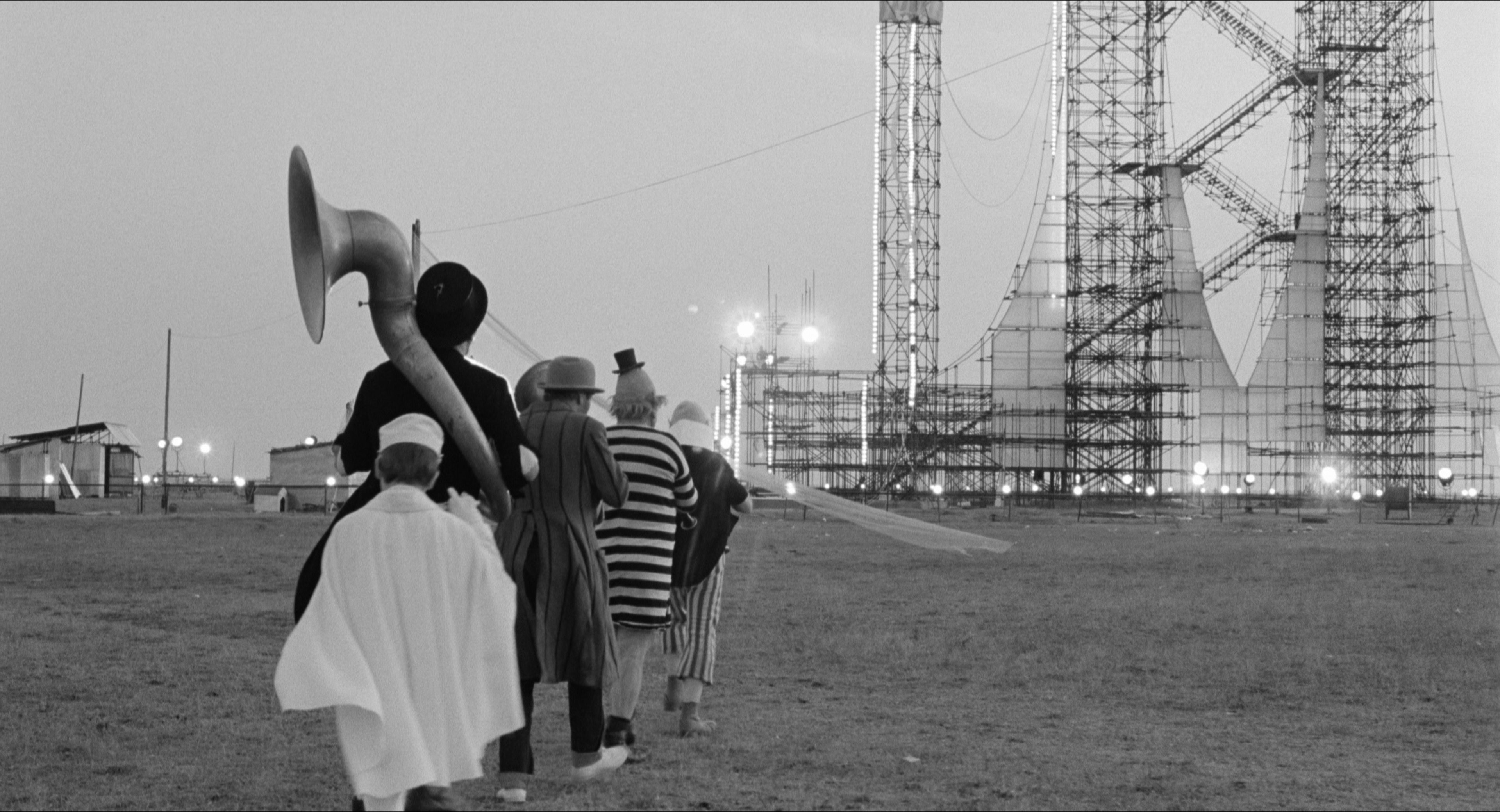 8 1/2 (1963), wide, 1.85:1 — film still