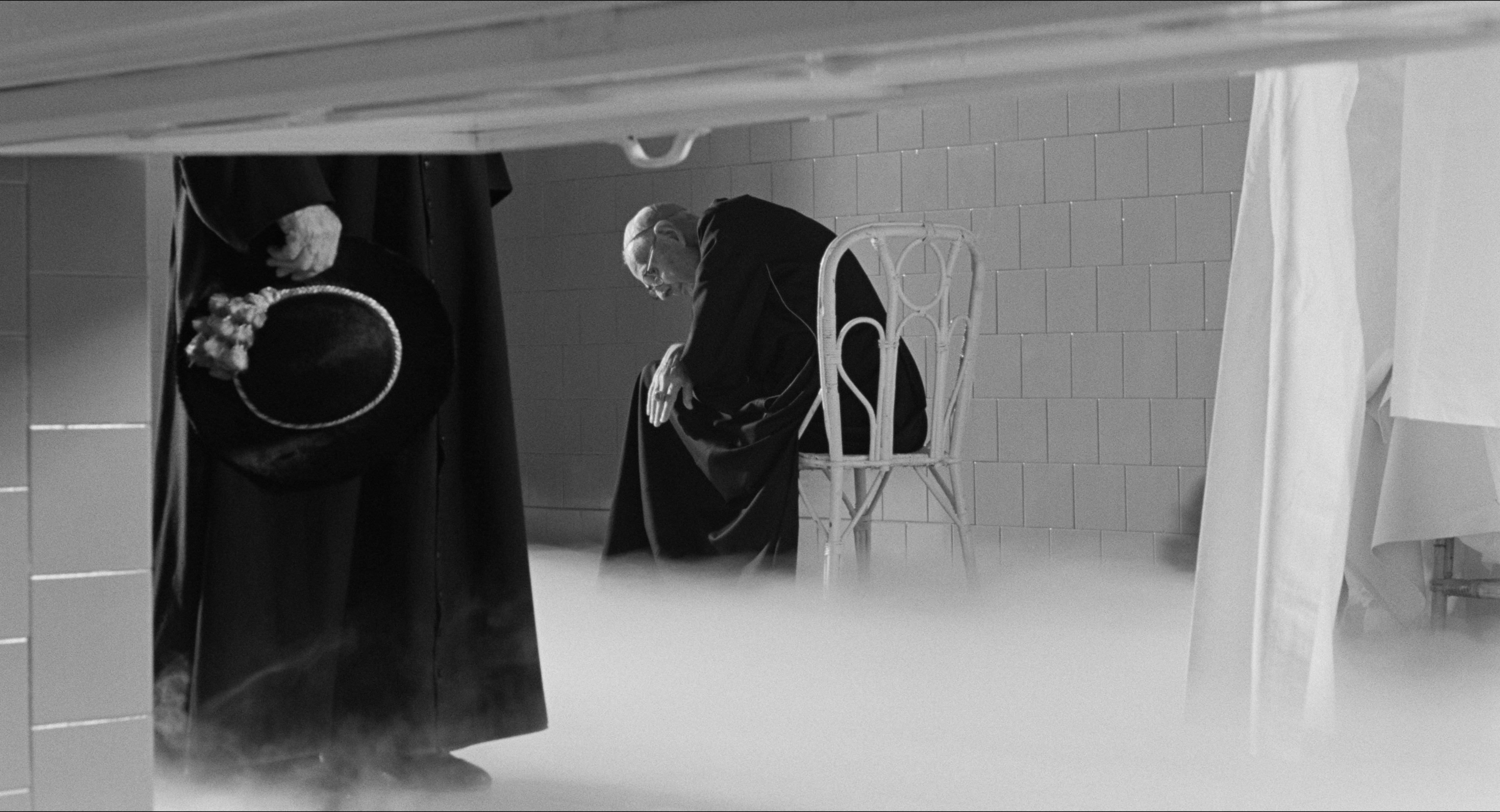 8 1/2 (1963), wide, 1.85:1 — film still