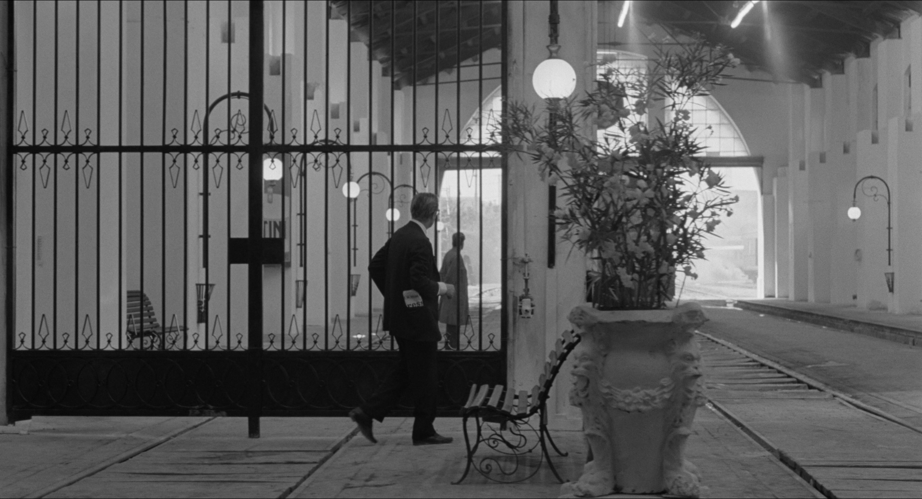 8 1/2 (1963), wide, 1.85:1 — film still