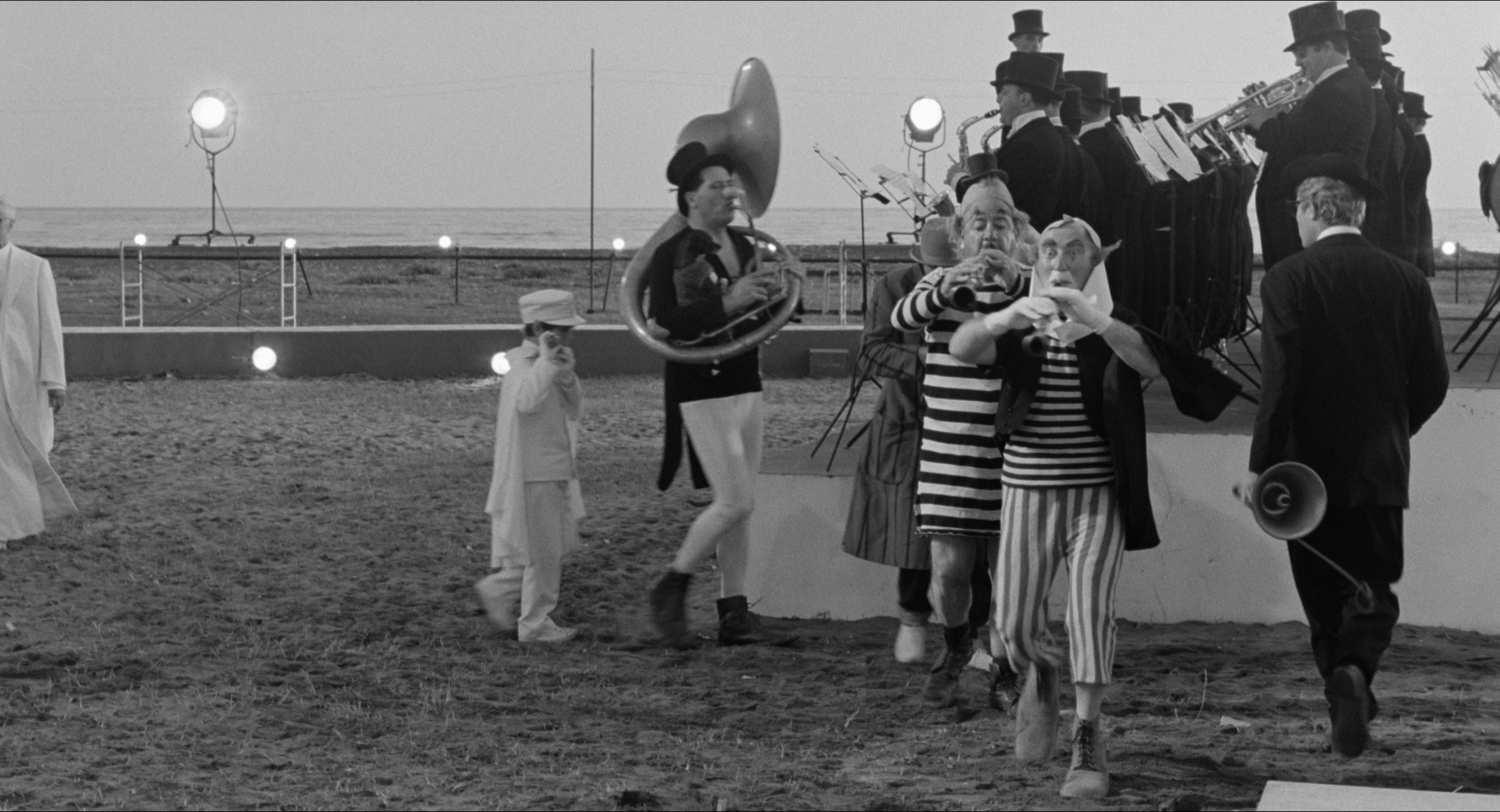 8 1/2 (1963), wide, 1.85:1 — film still