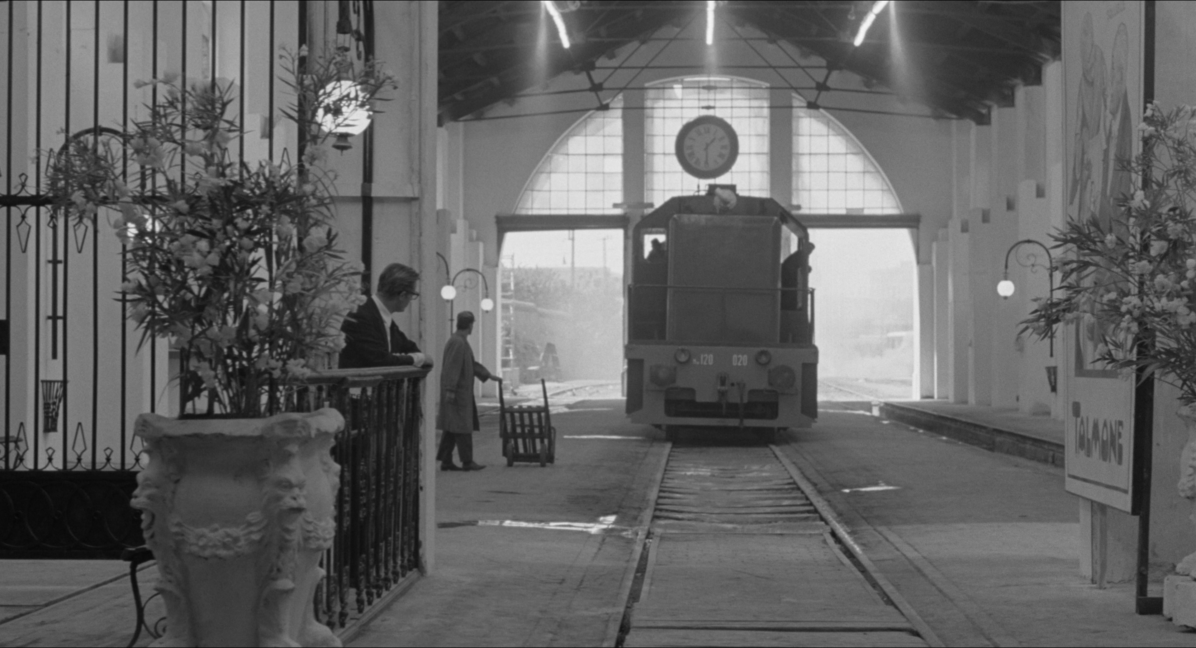 8 1/2 (1963), wide, 1.85:1 — film still