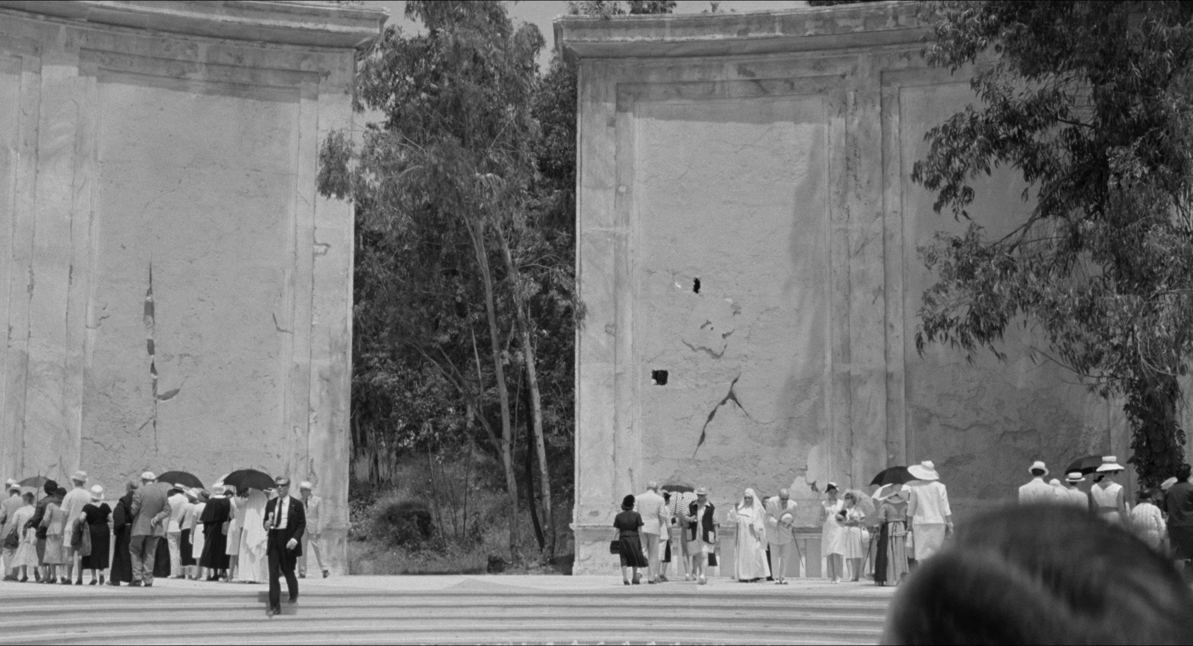 8 1/2 (1963), wide, 1.85:1 — film still