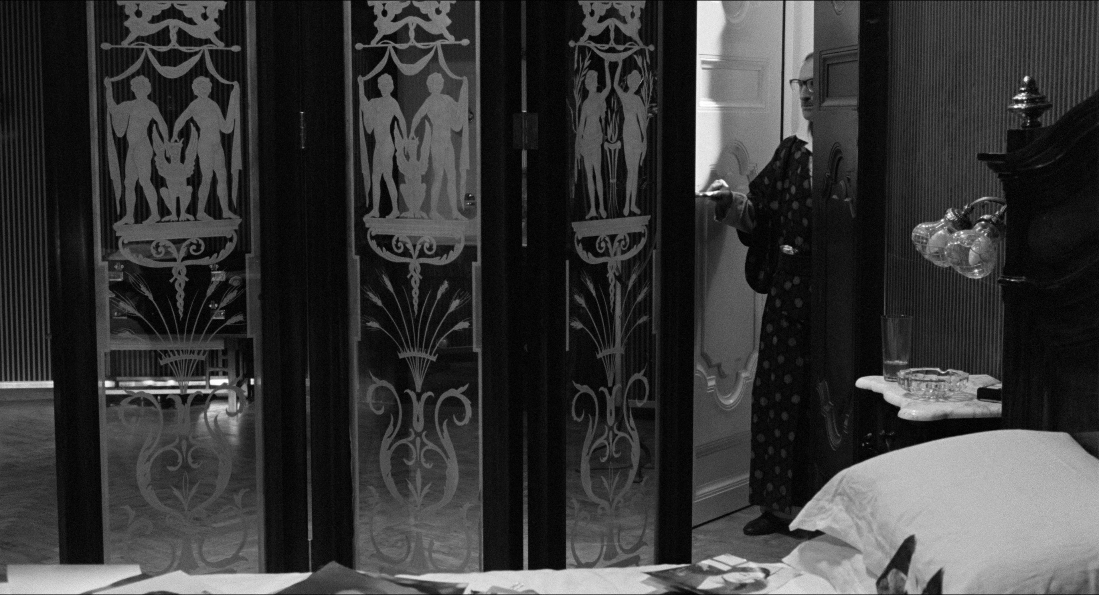 8 1/2 (1963), wide, 1.85:1 — film still