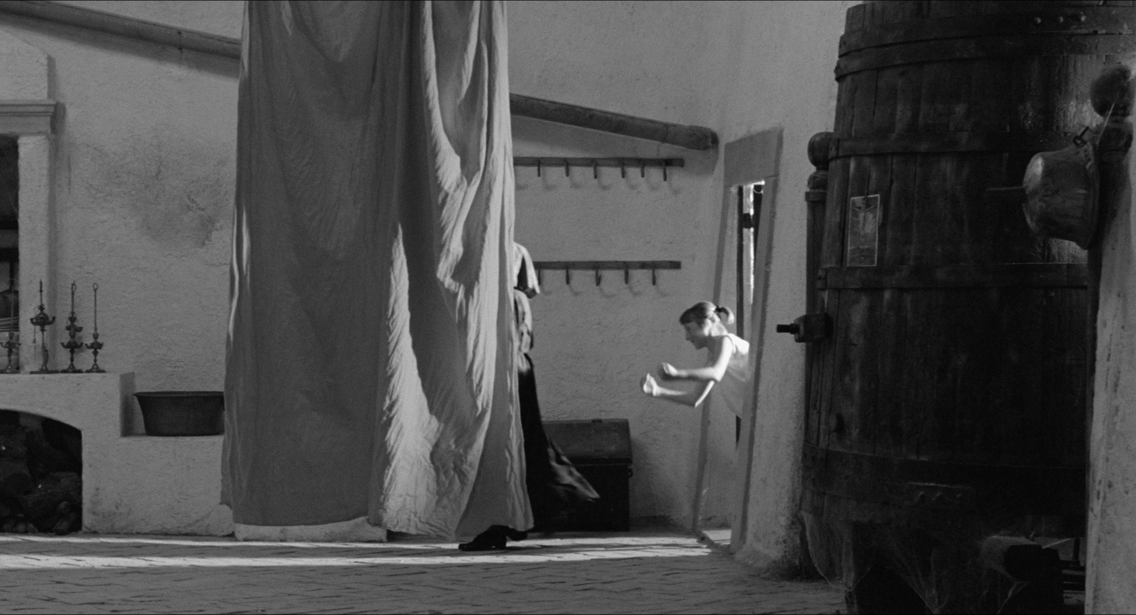 8 1/2 (1963), wide, 1.85:1 — film still