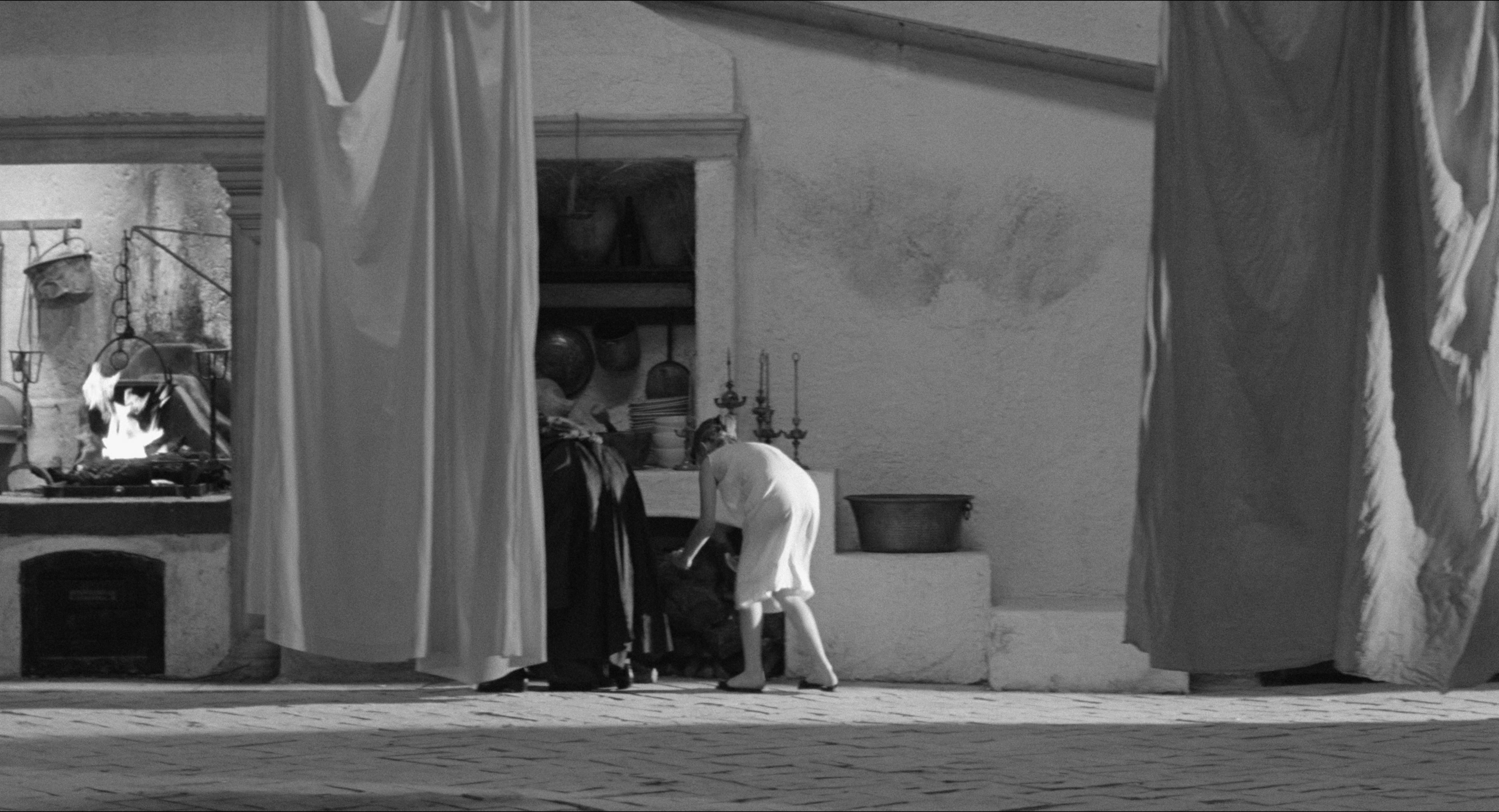 8 1/2 (1963), wide, 1.85:1 — film still