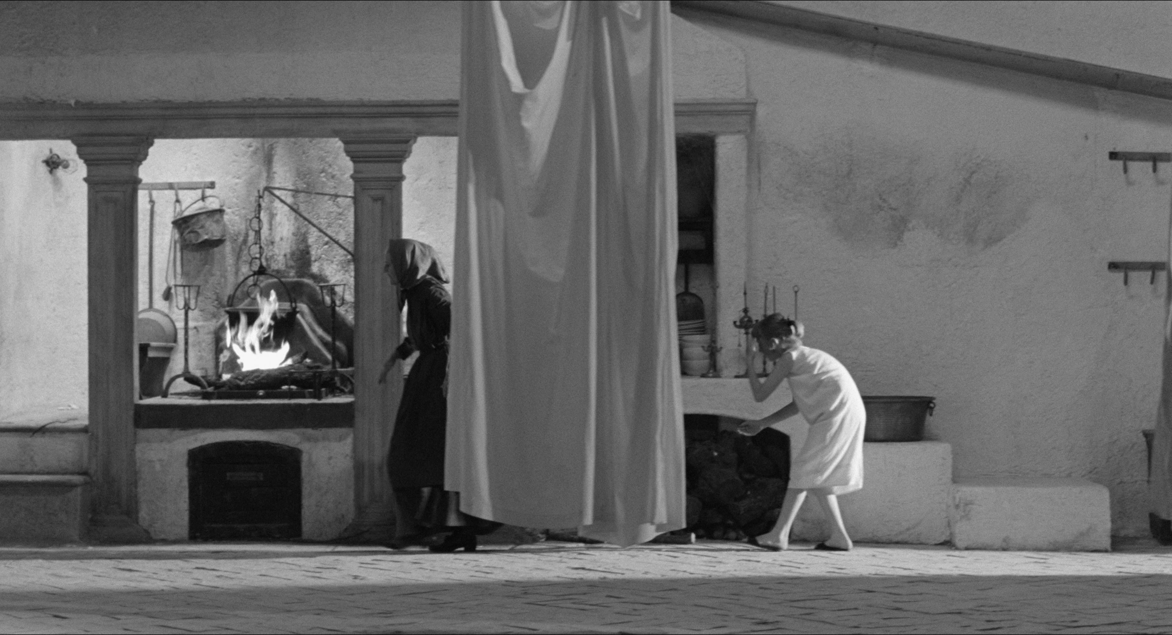 8 1/2 (1963), wide, 1.85:1 — film still