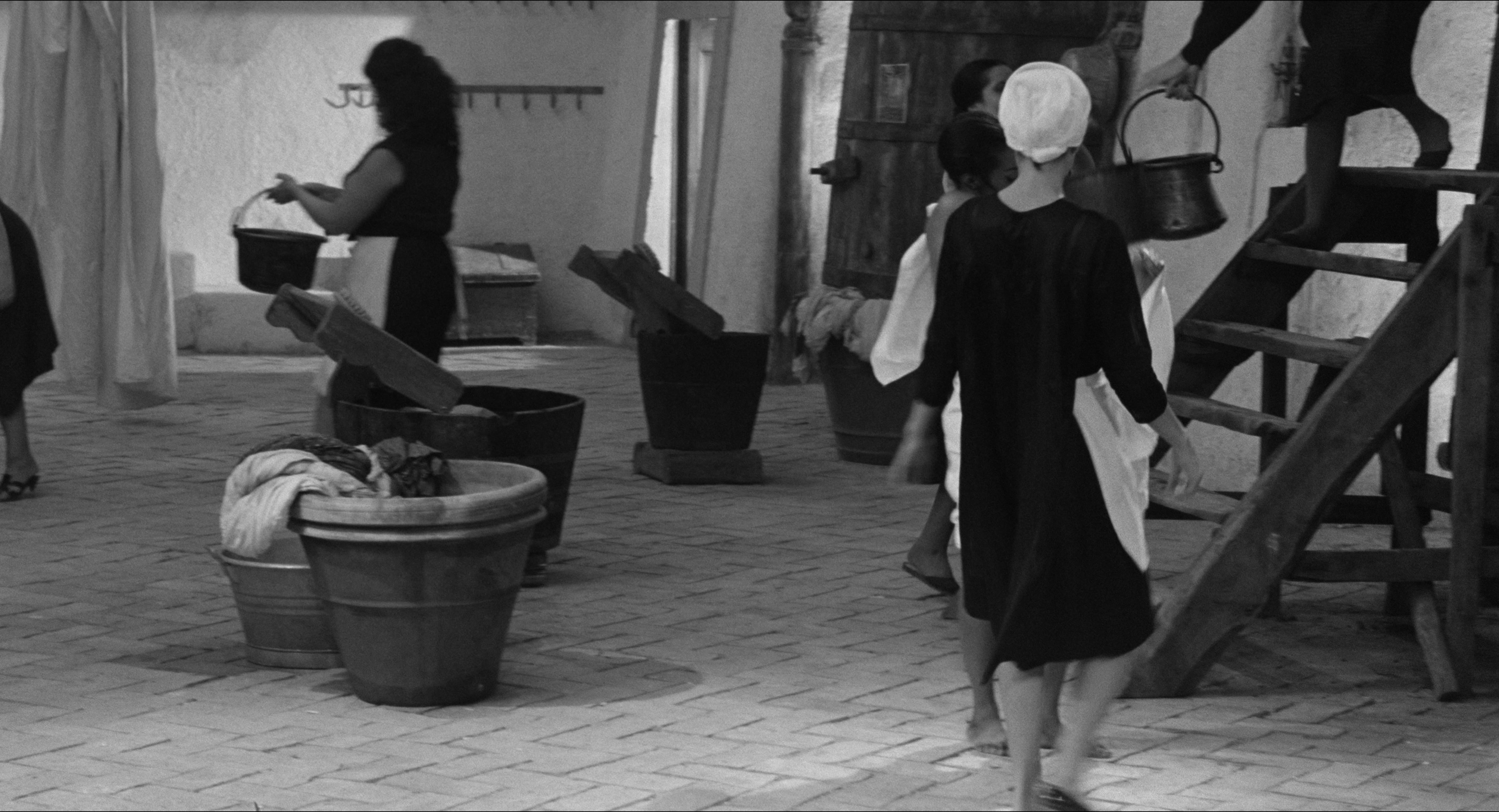 8 1/2 (1963), wide, 1.85:1 — film still