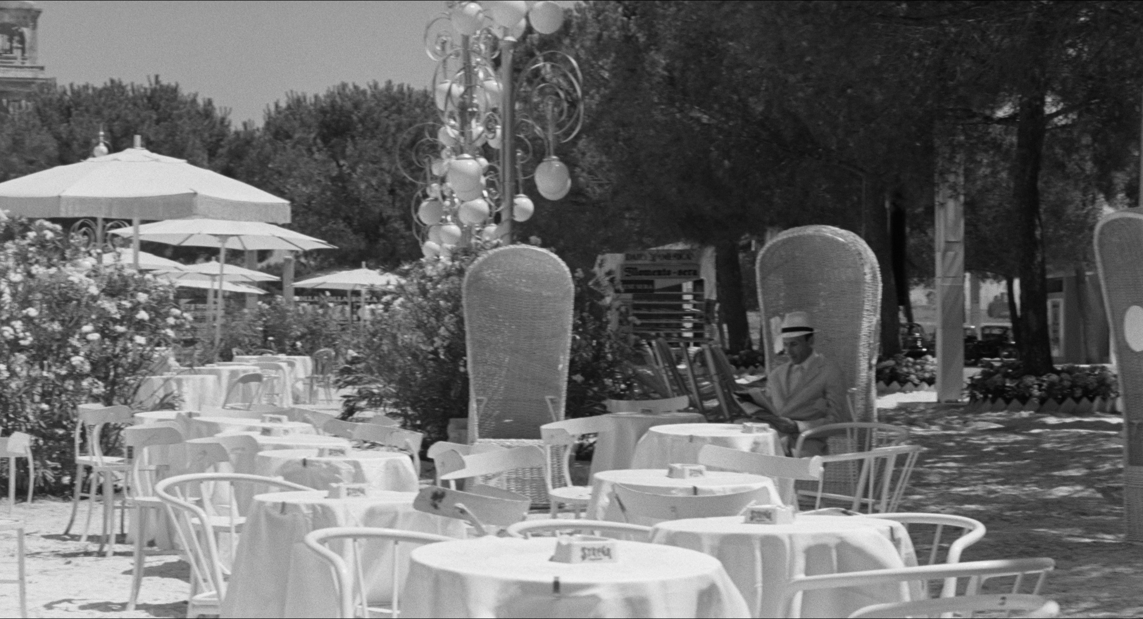 8 1/2 (1963), wide, 1.85:1 — film still