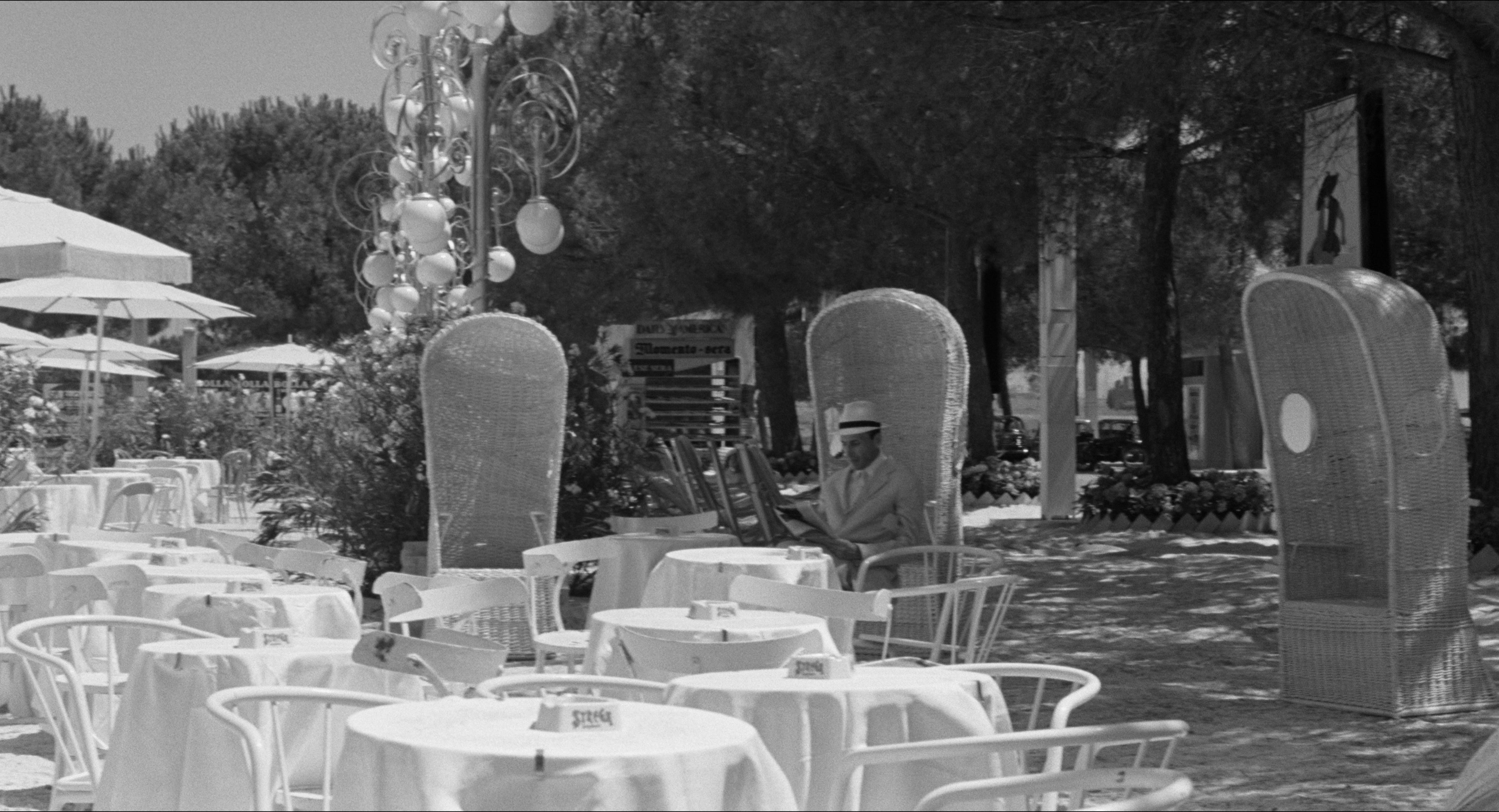 8 1/2 (1963), wide, 1.85:1 — film still