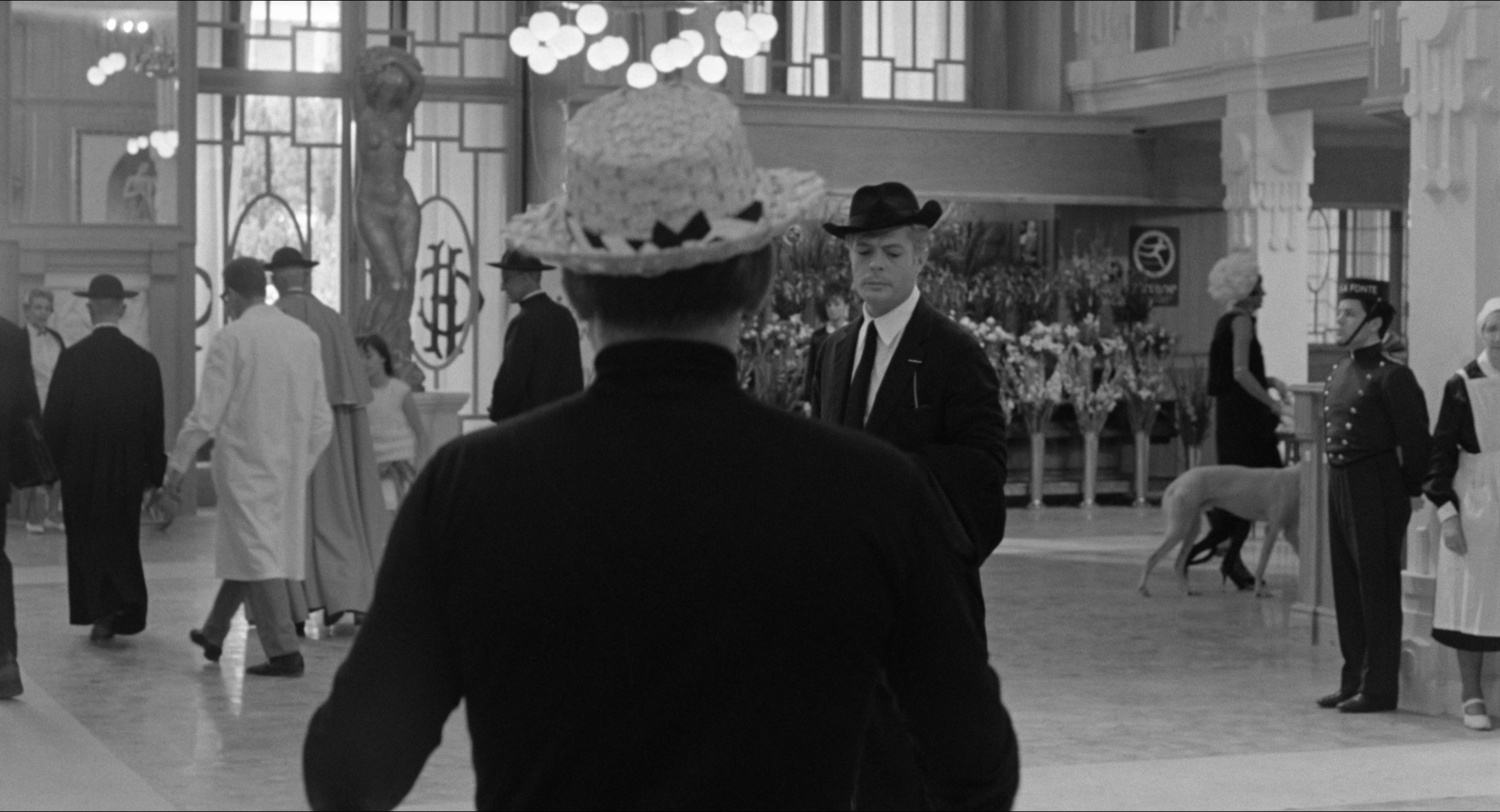 8 1/2 (1963), wide, 1.85:1 — film still