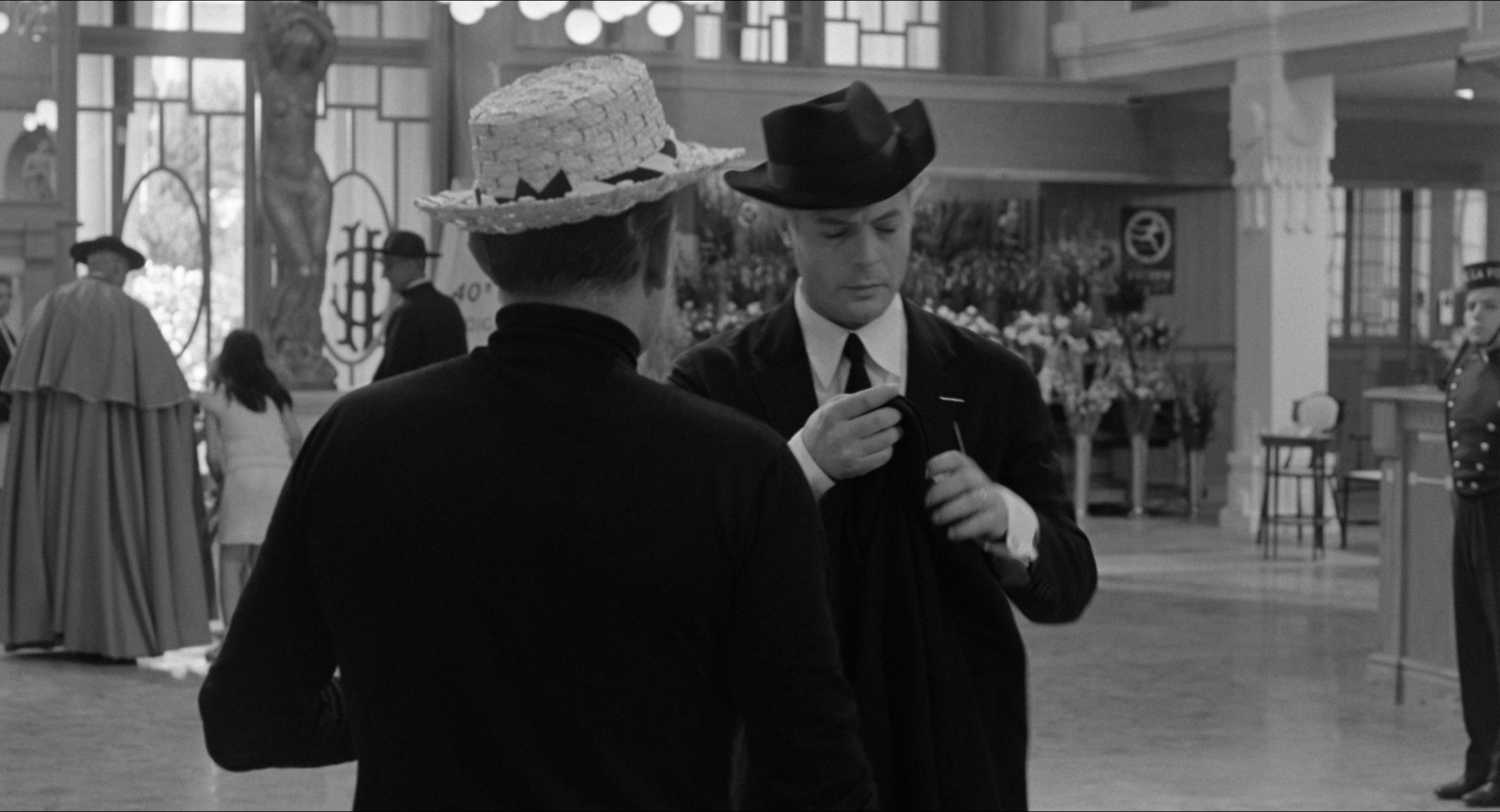 8 1/2 (1963), wide, 1.85:1 — film still