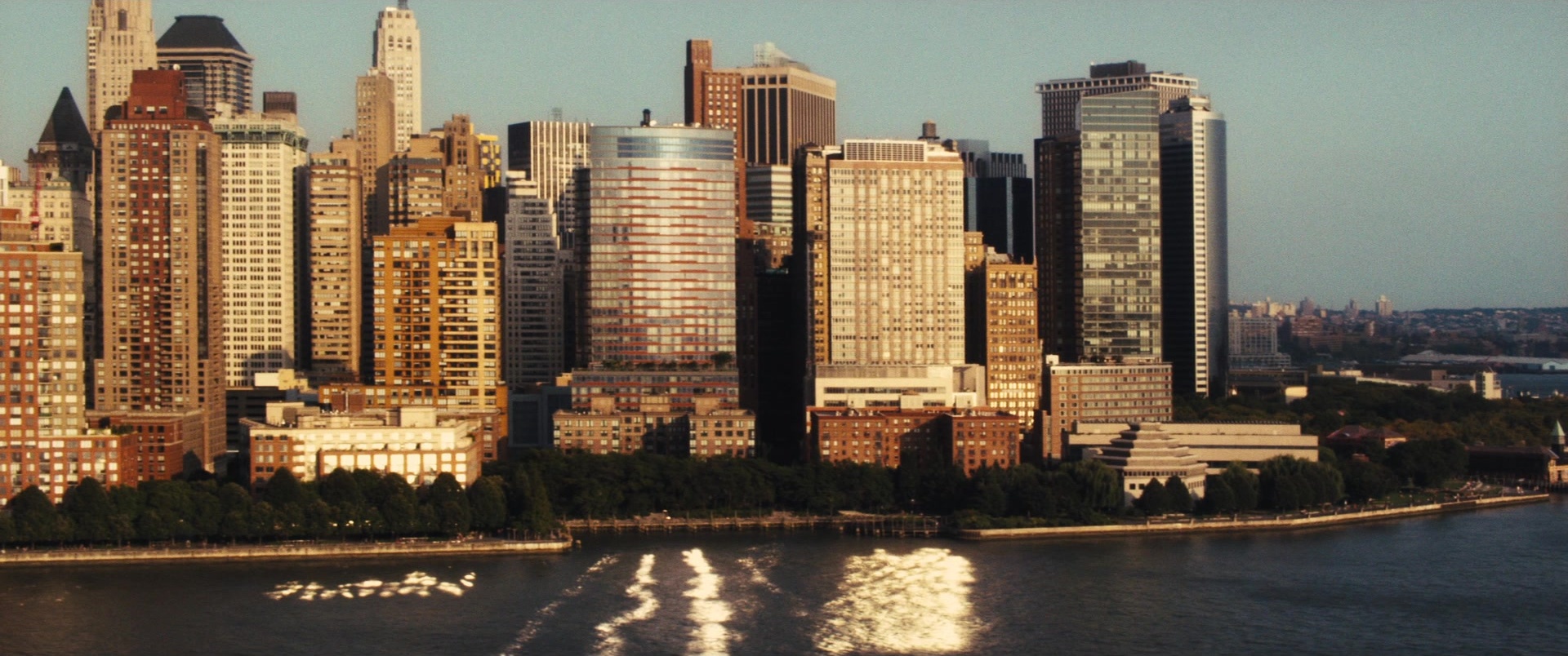 Jack Ryan: Shadow Recruit (2013), wide, 2.39:1 — film still