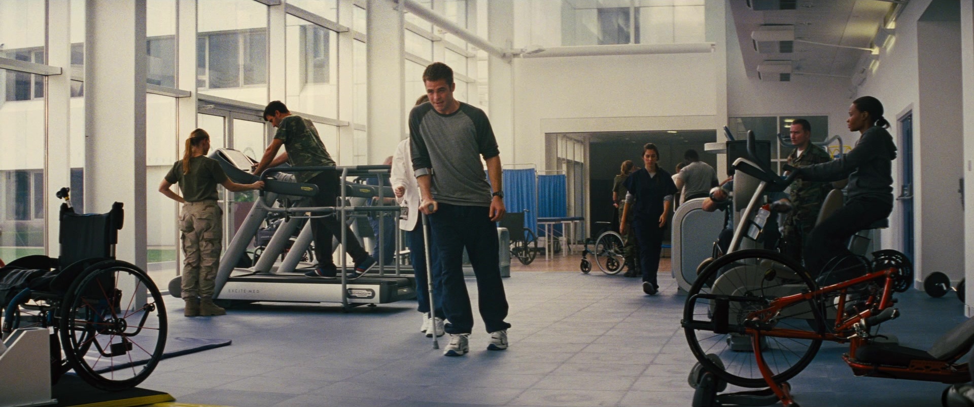 Jack Ryan: Shadow Recruit (2013), wide, 2.39:1 — film still