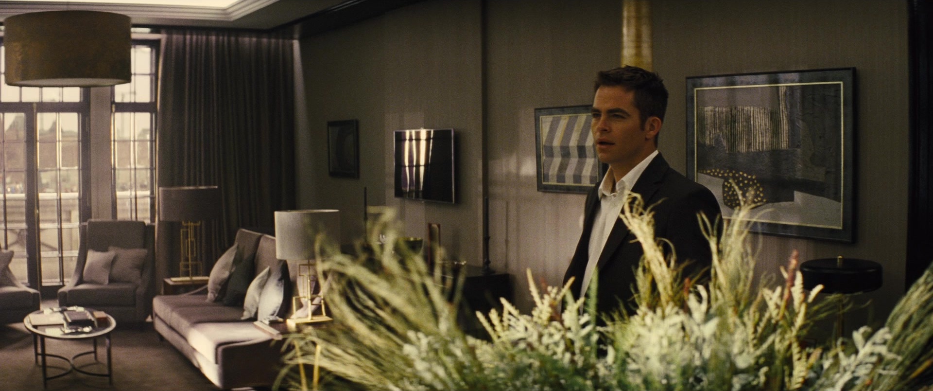 Jack Ryan: Shadow Recruit (2013), wide, 2.39:1 — film still