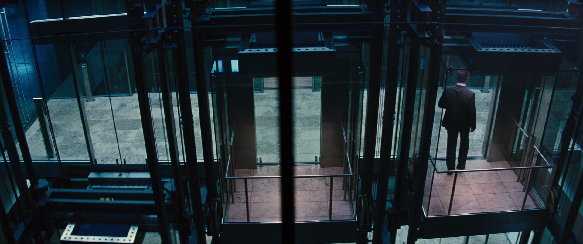 Jack Ryan: Shadow Recruit (2013), wide, 2.39:1 — film still