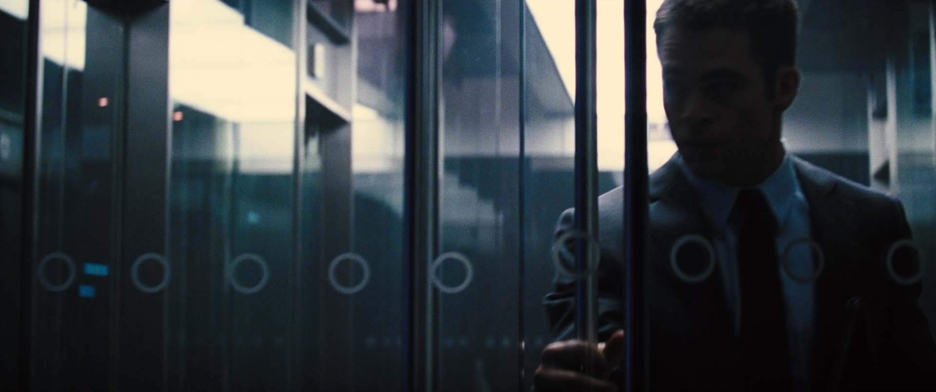 Jack Ryan: Shadow Recruit (2013), wide, 2.39:1 — film still