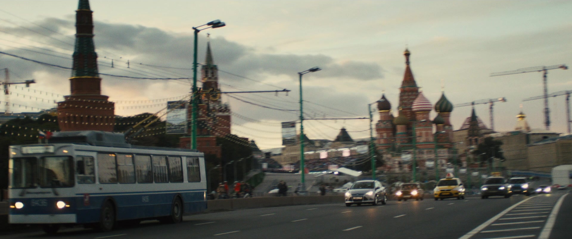 Jack Ryan: Shadow Recruit (2013), wide, 2.39:1 — film still