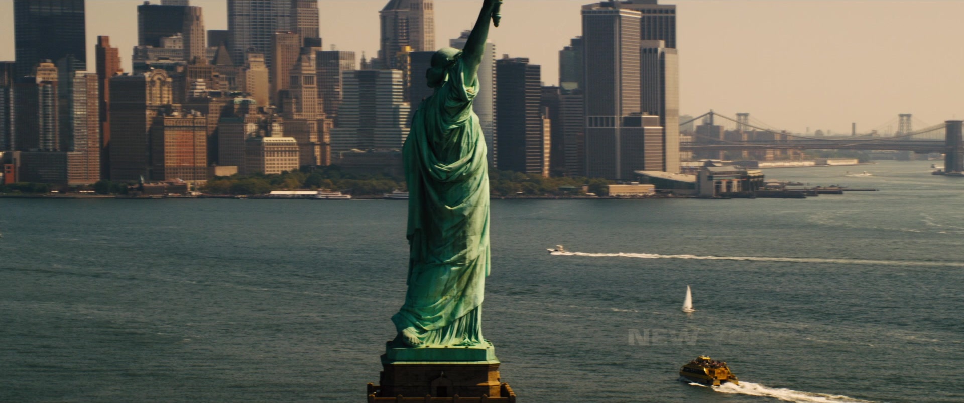 Jack Ryan: Shadow Recruit (2013), wide, 2.39:1 — film still
