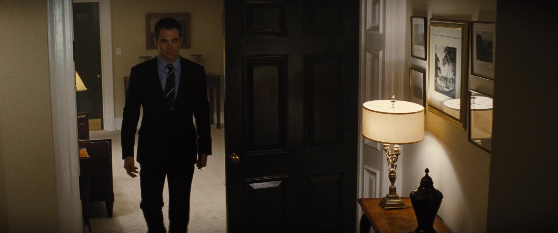 Jack Ryan: Shadow Recruit (2013), wide, 2.39:1 — film still