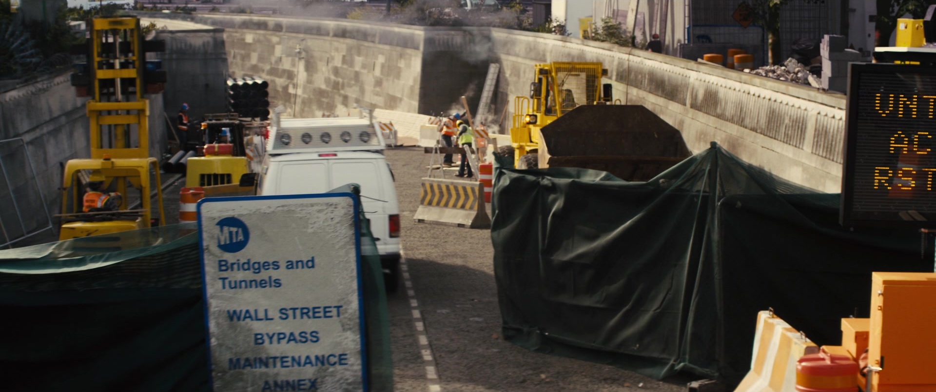 Jack Ryan: Shadow Recruit (2013), wide, 2.39:1 — film still