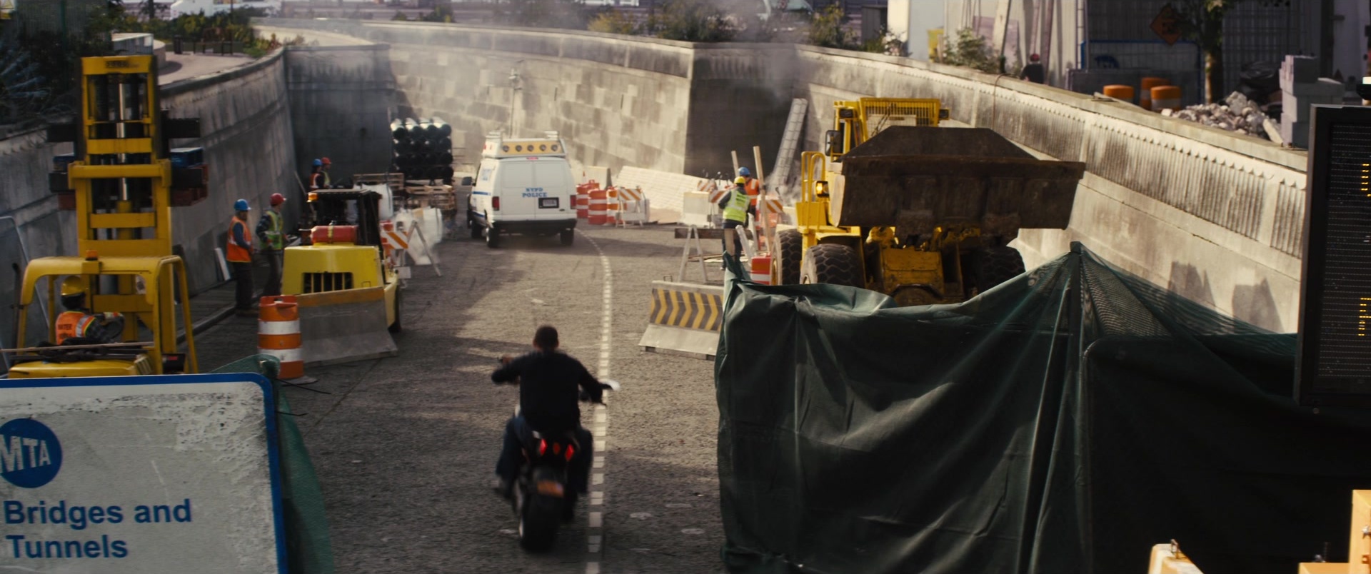 Jack Ryan: Shadow Recruit (2013), wide, 2.39:1 — film still