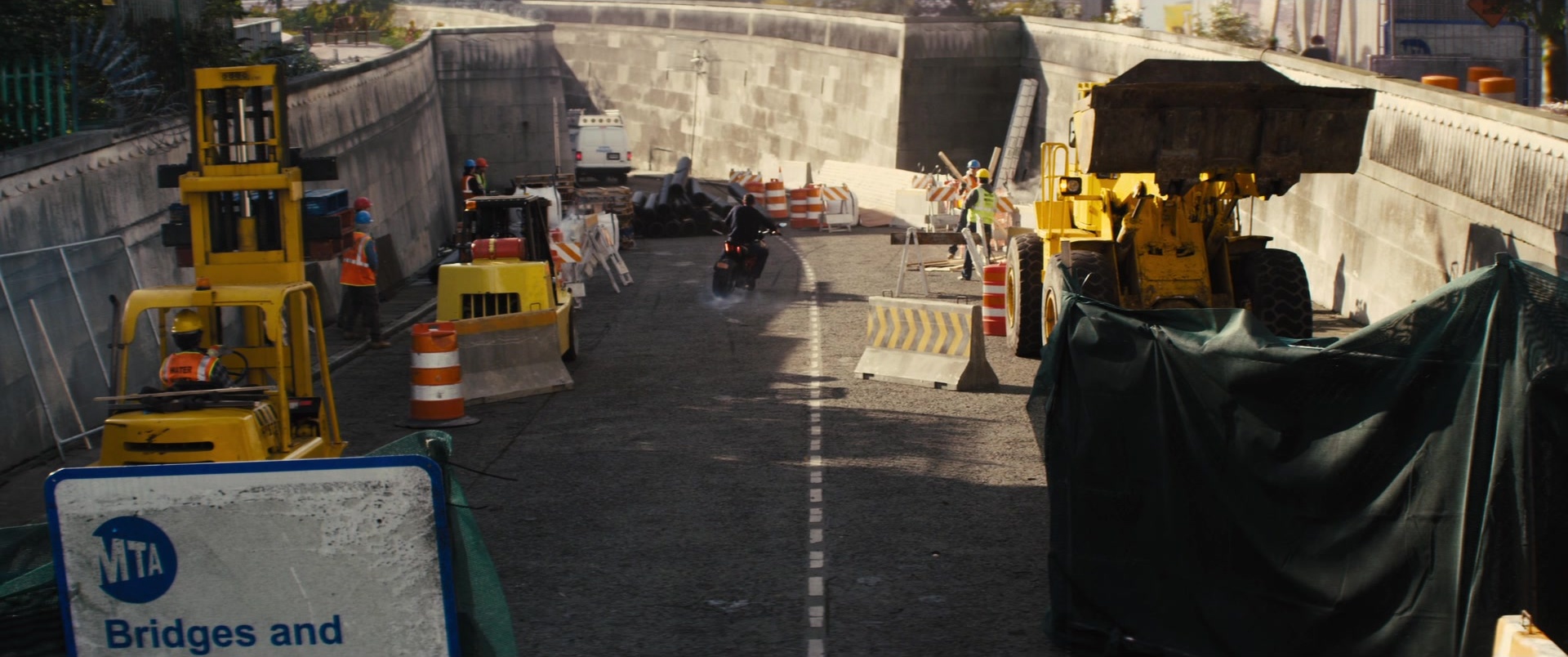 Jack Ryan: Shadow Recruit (2013), wide, 2.39:1 — film still