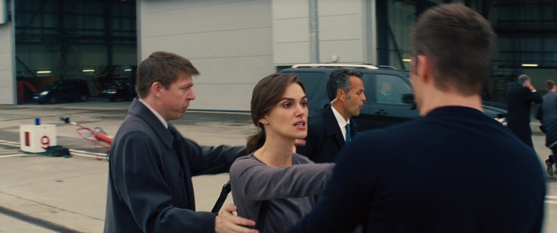 Jack Ryan: Shadow Recruit (2013), wide, 2.39:1 — film still