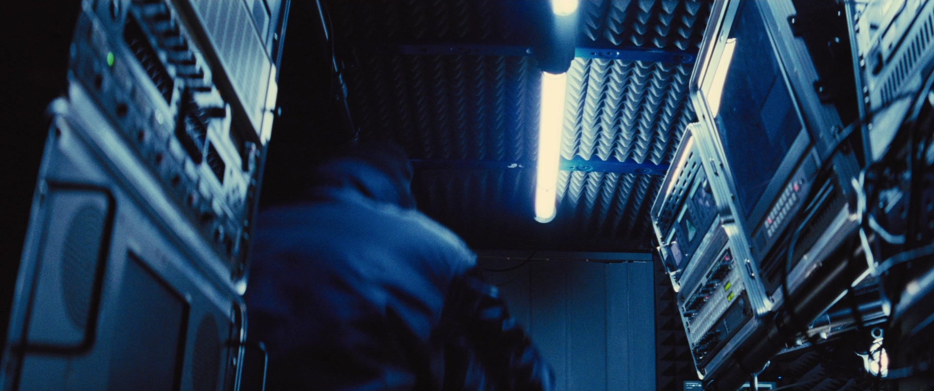 Jack Ryan: Shadow Recruit (2013), wide, 2.39:1 — film still