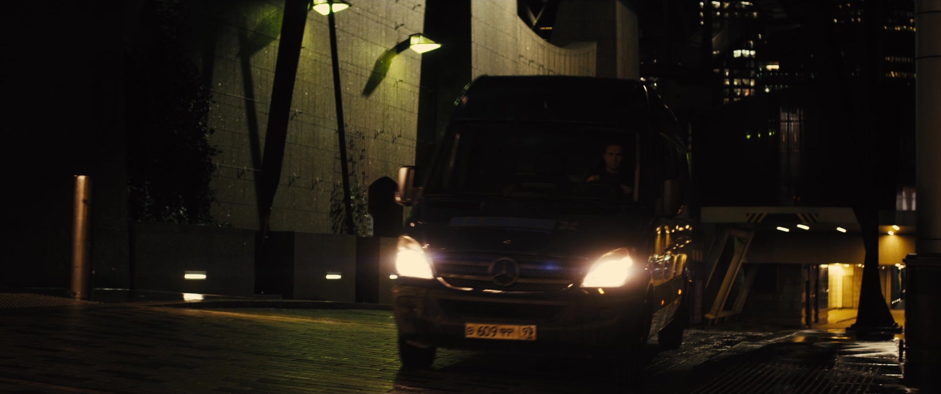 Jack Ryan: Shadow Recruit (2013), wide, 2.39:1 — film still