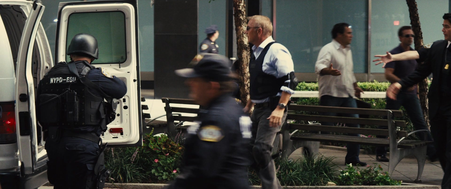 Jack Ryan: Shadow Recruit (2013), wide, 2.39:1 — film still