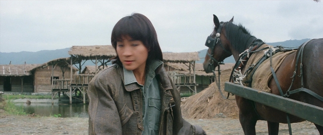 Wide shot frame from Zhong hua zhan shi — people, action, standing