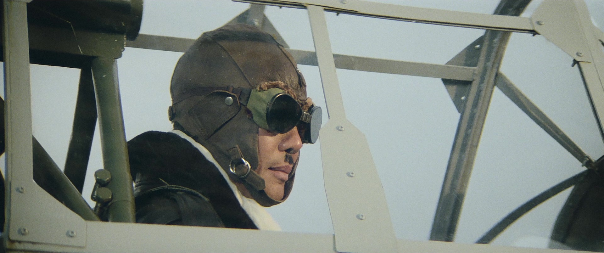 Zhong hua zhan shi (1987), wide, 2.39:1 — film still