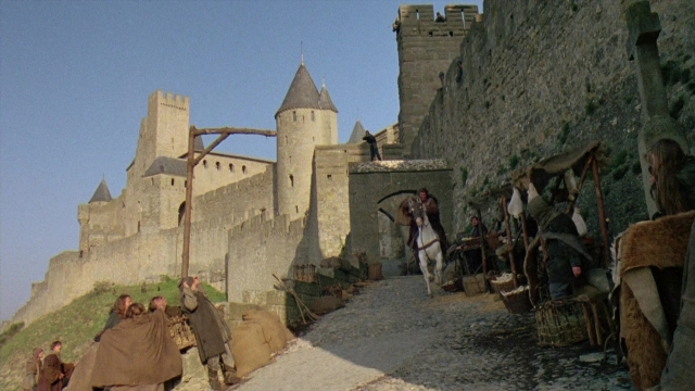 Frame from Robin Hood: Prince of Thieves — sitting, standing, horse