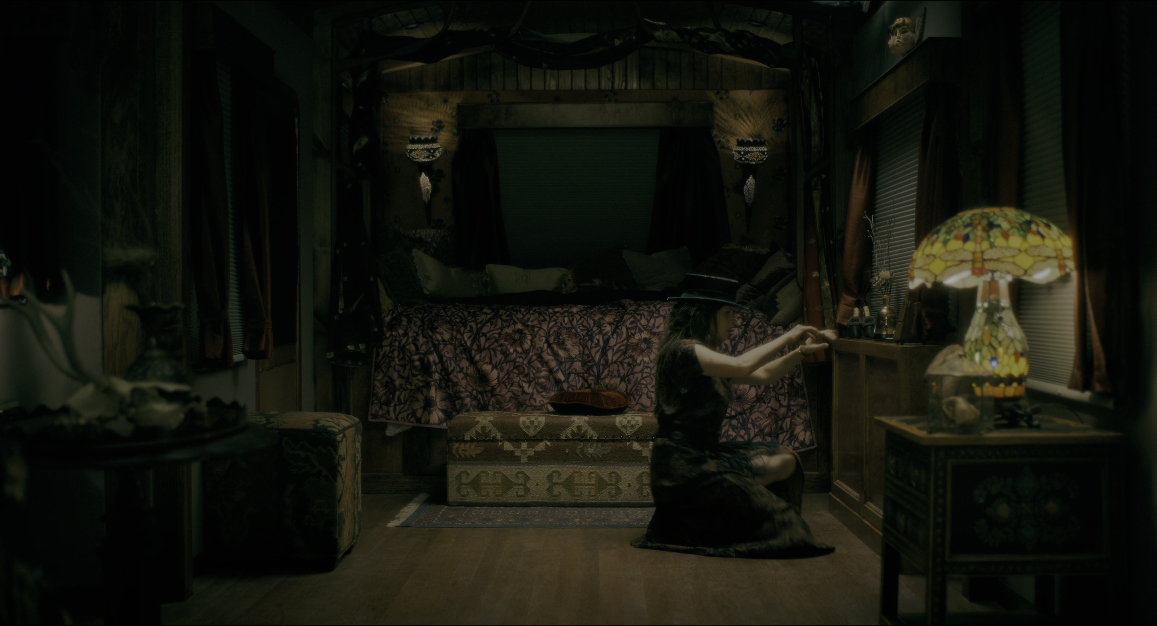 Doctor Sleep (2019), wide, 1.85:1 — film still