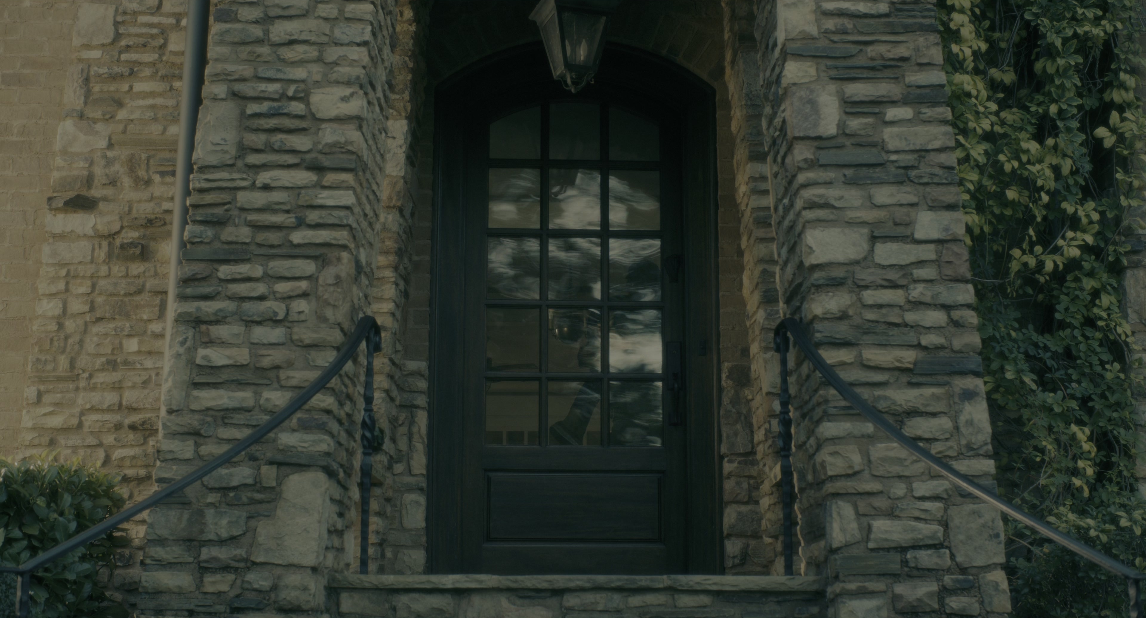 Doctor Sleep (2019), wide, 1.85:1 — film still