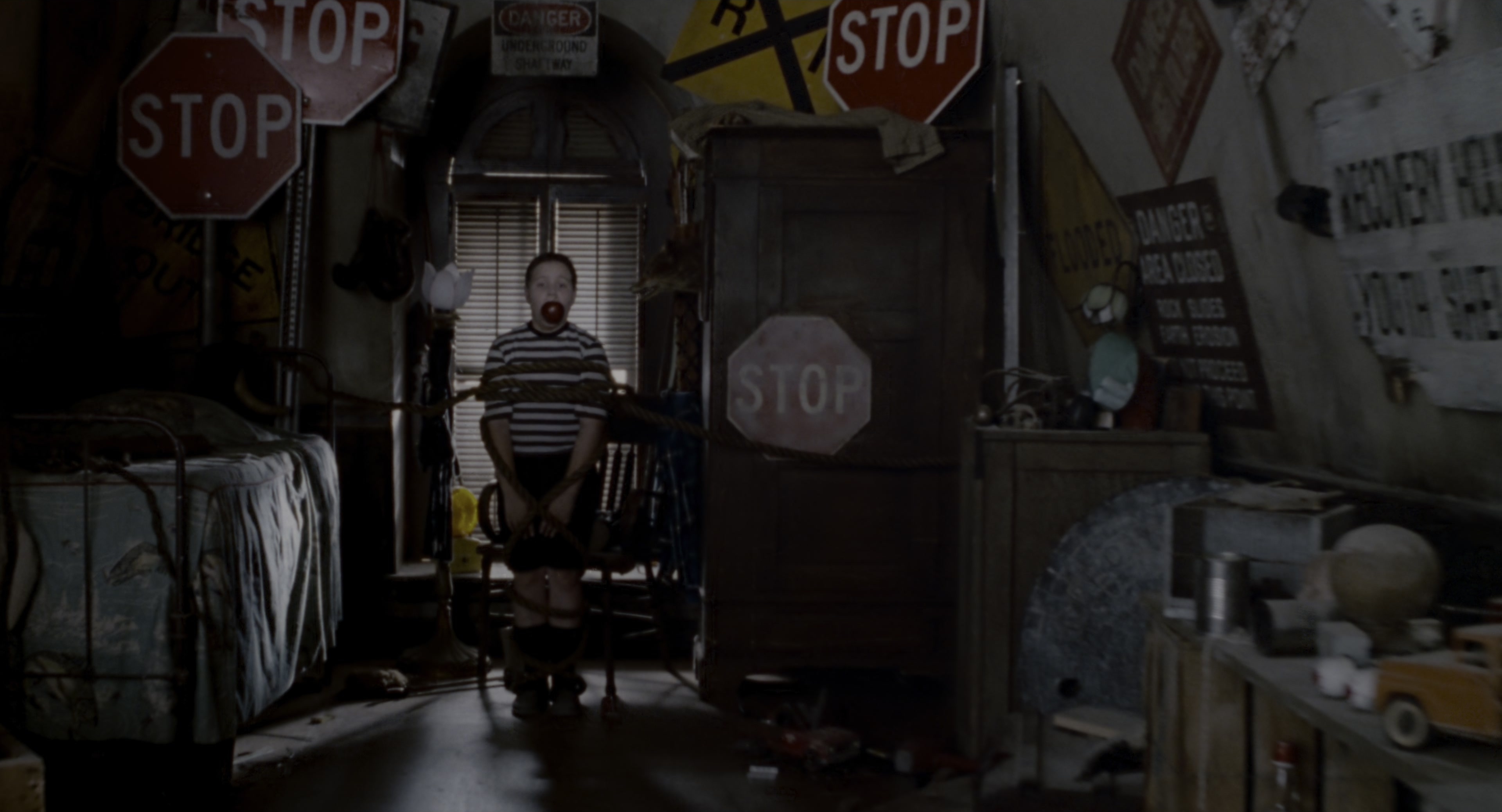 The Addams Family (1991), wide, 1.85:1 — film still